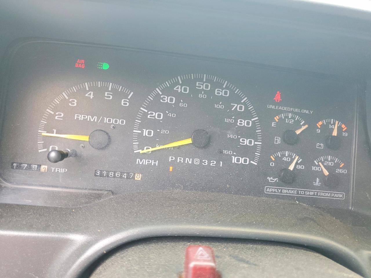 1998 Chevrolet Gmt-400 C1500 White vin: 2GCEC19R6W1146789