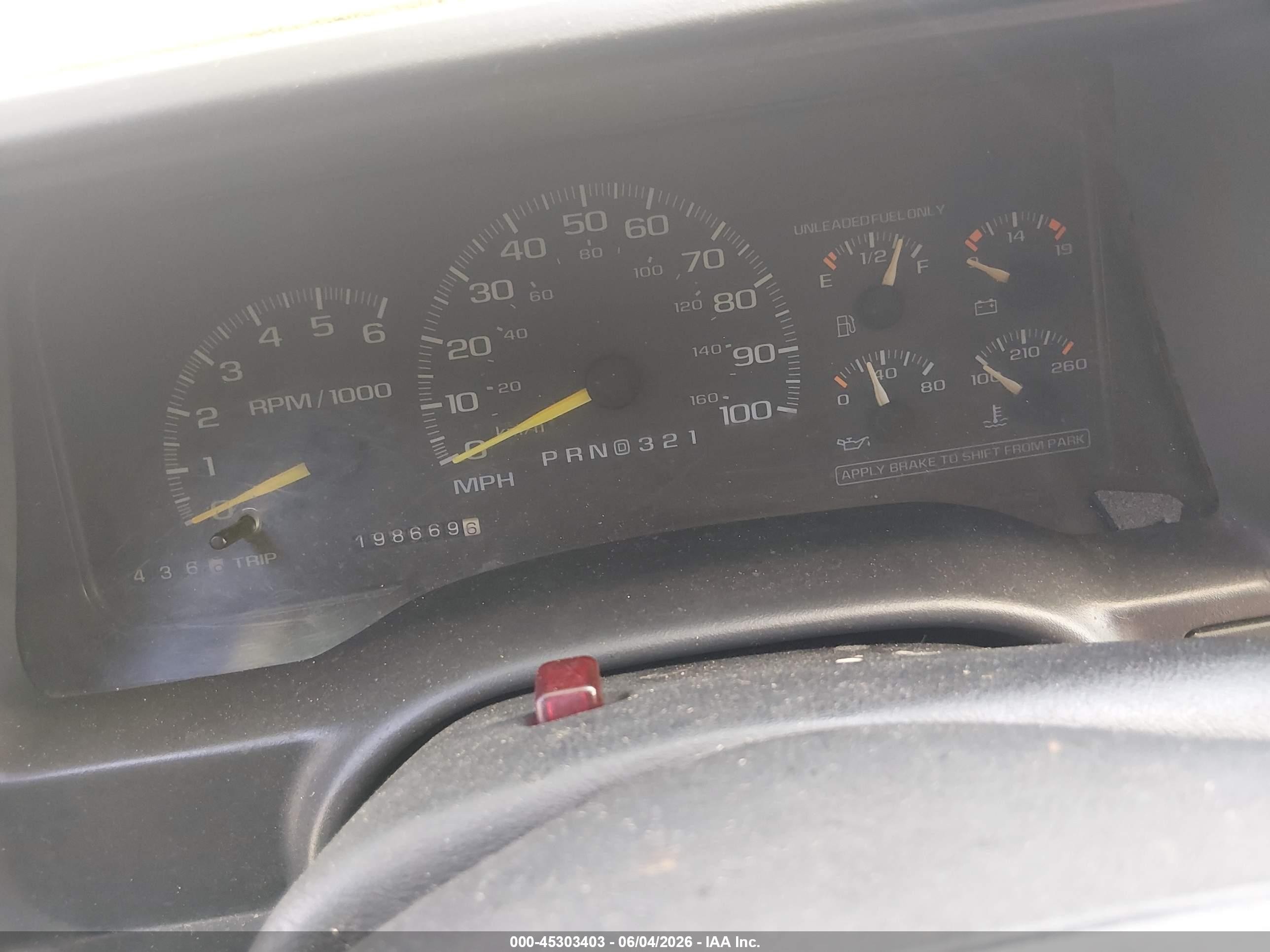 1998 Chevrolet C1500 Fleetside Red vin: 2GCEC19R6W1184538