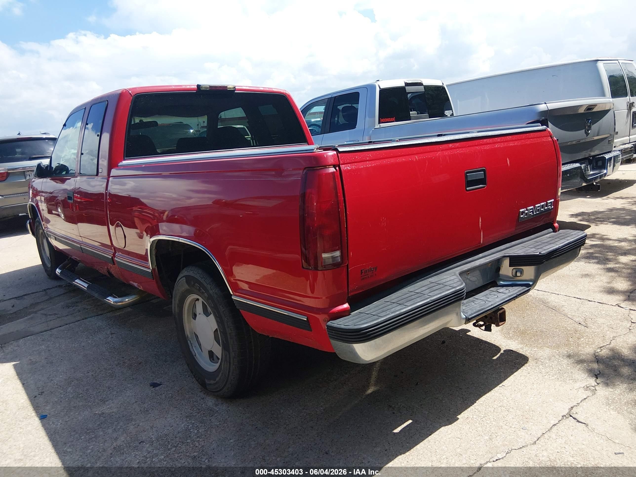 1998 Chevrolet C1500 Fleetside Red vin: 2GCEC19R6W1184538