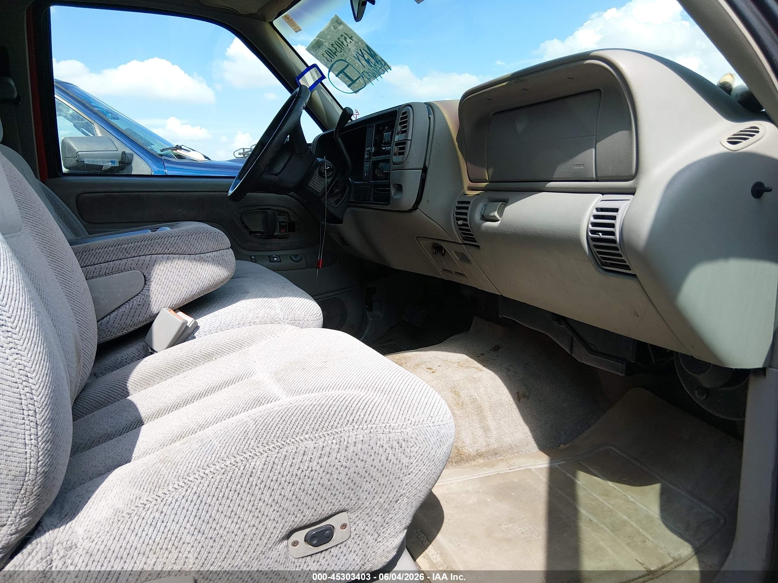 1998 Chevrolet C1500 Fleetside Red vin: 2GCEC19R6W1184538