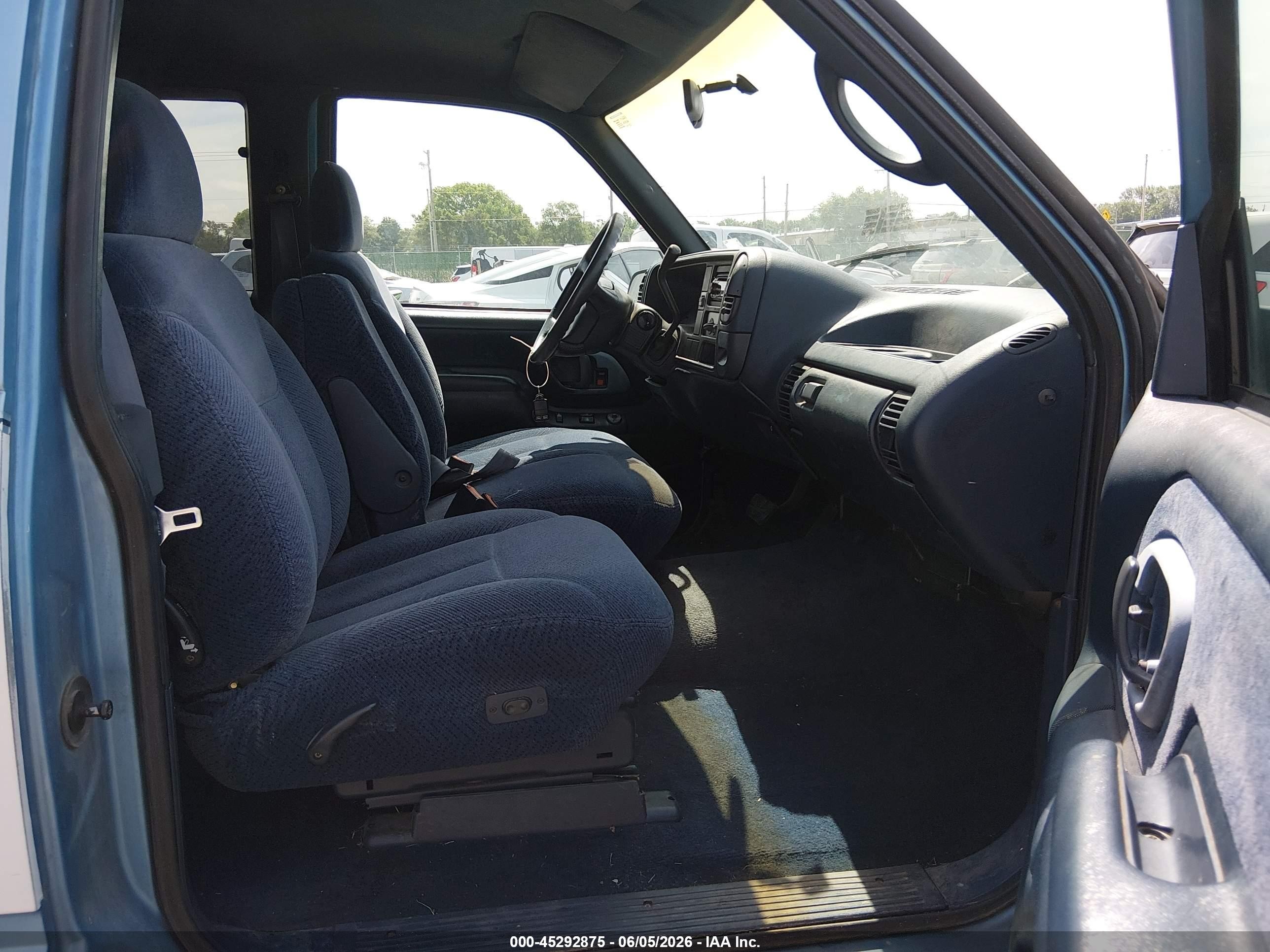 1996 Chevrolet Gmt-400 C1500 Blue vin: 2GCEC19R7T1135179