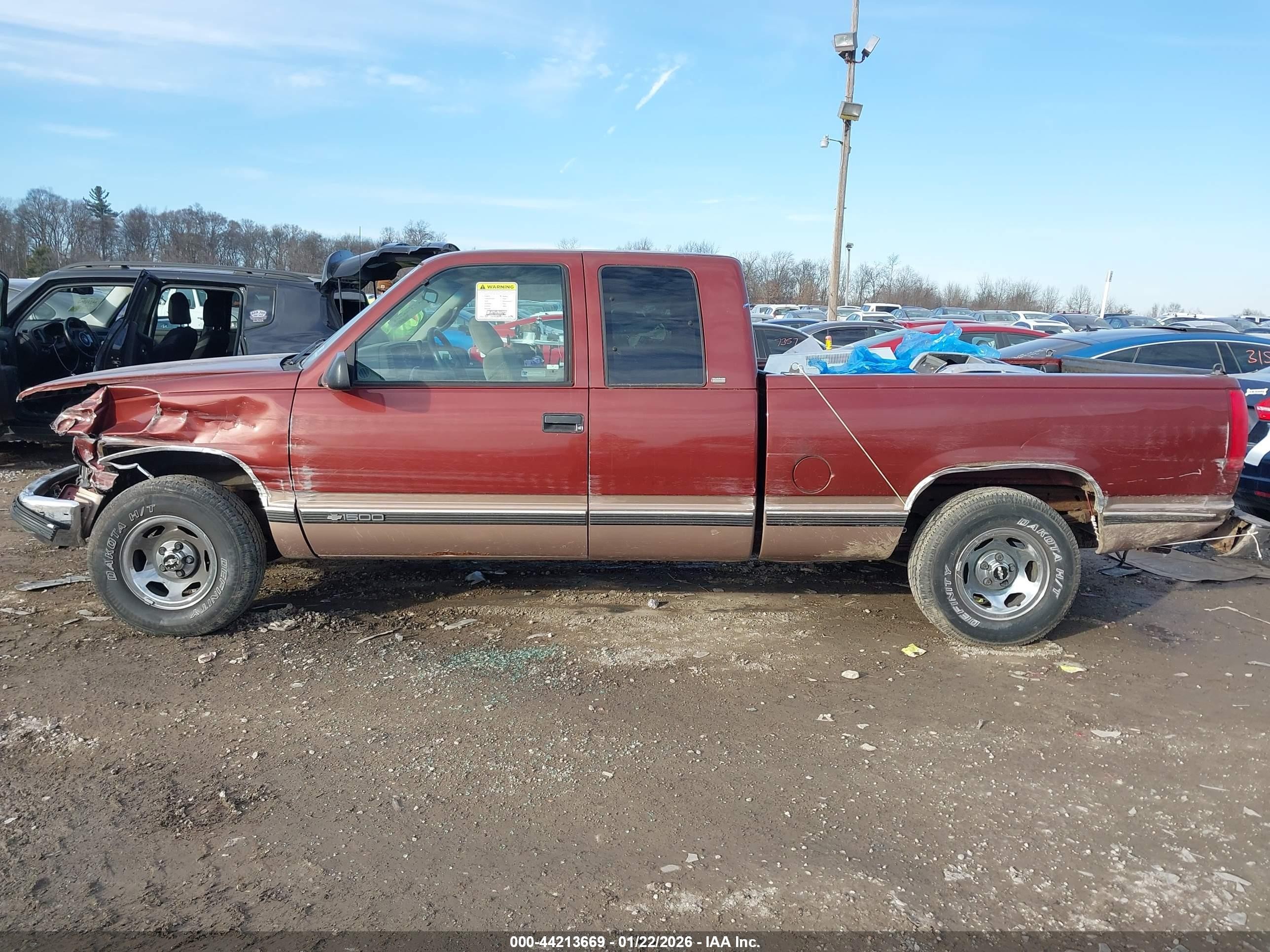1998 Chevrolet C1500 Fleetside Burgundy vin: 2GCEC19R7W1160362