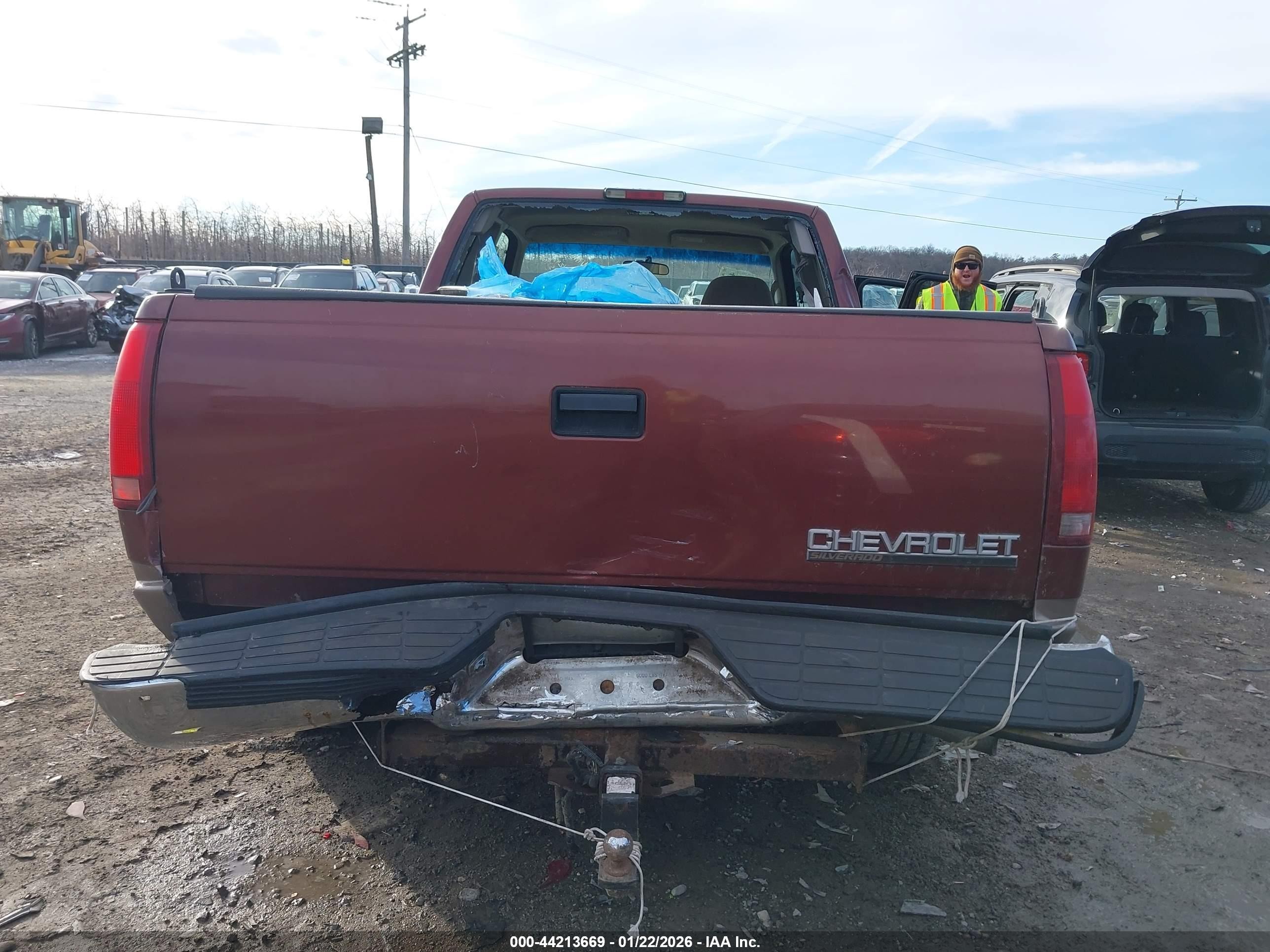 1998 Chevrolet C1500 Fleetside Burgundy vin: 2GCEC19R7W1160362