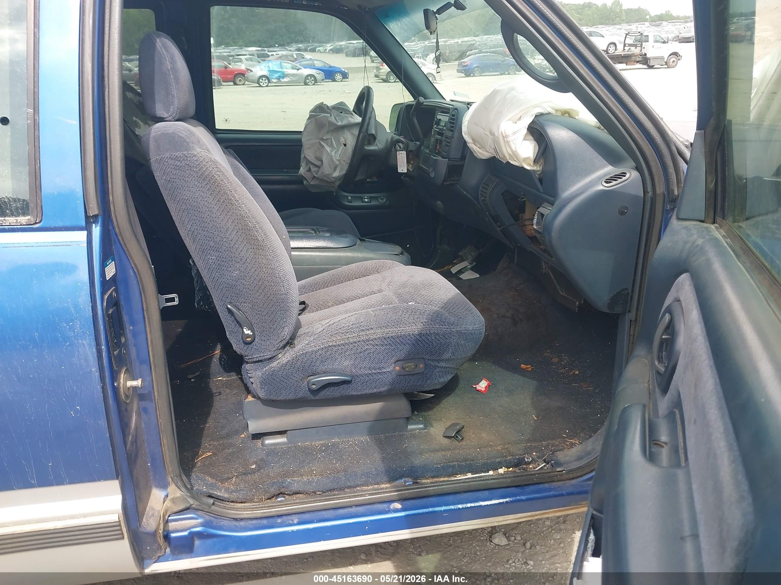 1997 Chevrolet C1500 Fleetside Blue vin: 2GCEC19R8V1128079