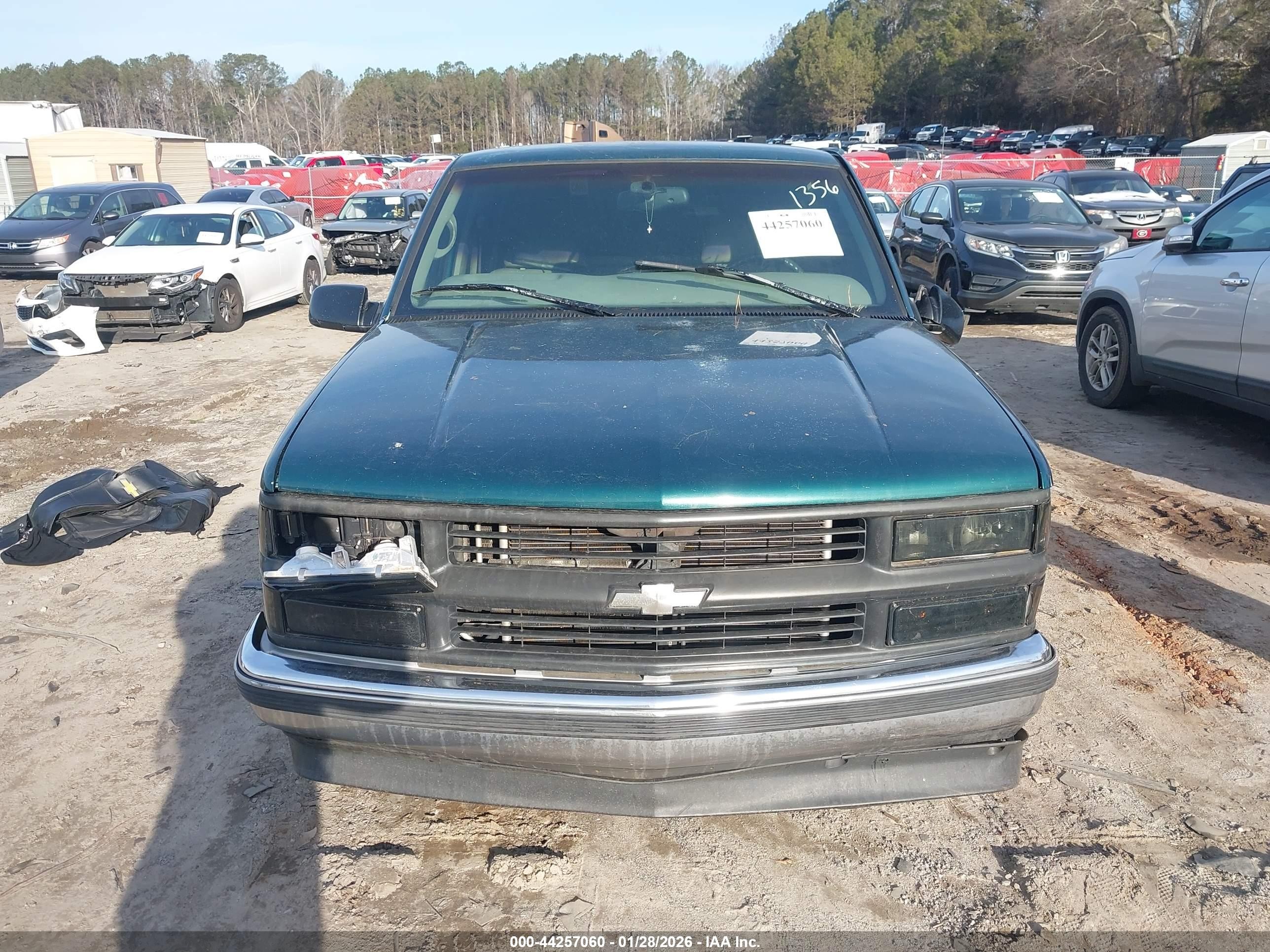 1997 Chevrolet C1500 Fleetside Green vin: 2GCEC19R8V1231356