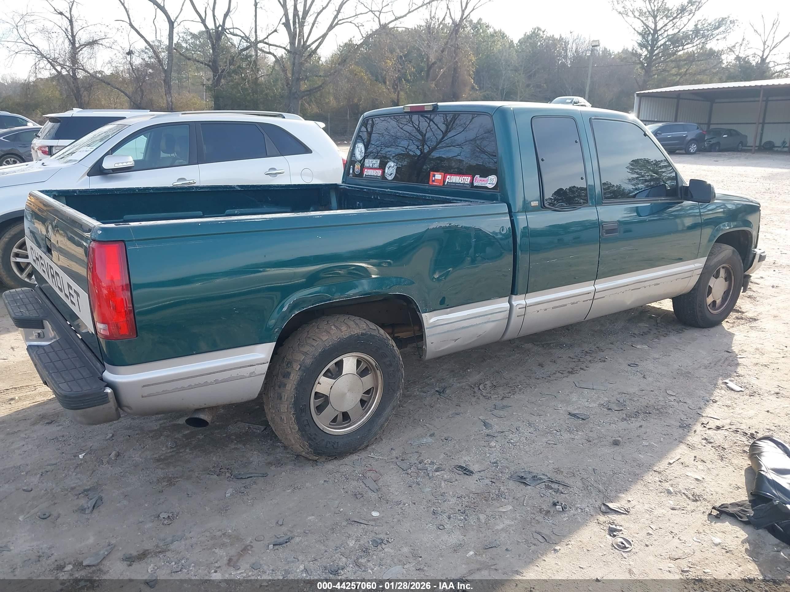 1997 Chevrolet C1500 Fleetside Green vin: 2GCEC19R8V1231356