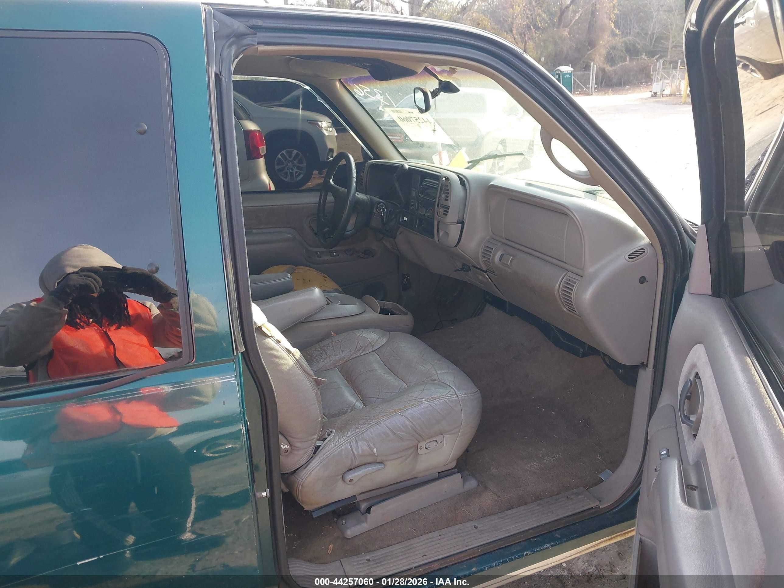 1997 Chevrolet C1500 Fleetside Green vin: 2GCEC19R8V1231356