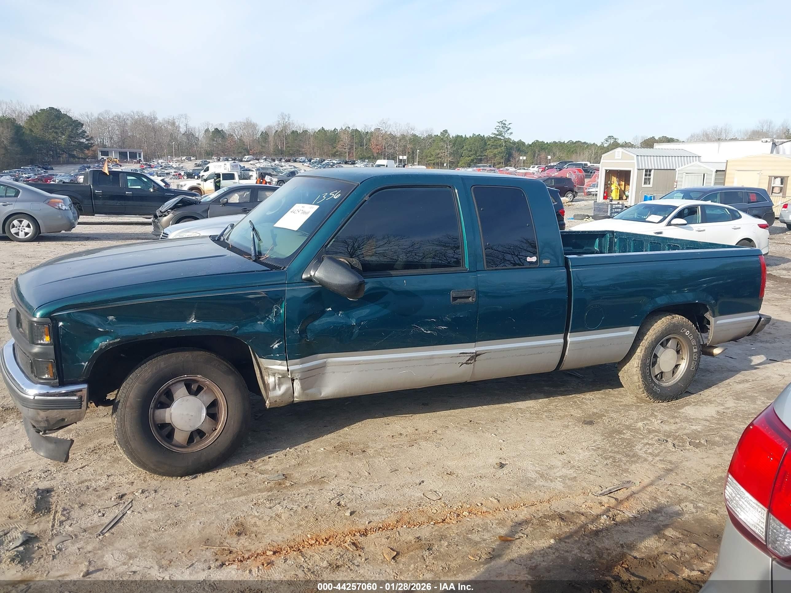 1997 Chevrolet C1500 Fleetside Green vin: 2GCEC19R8V1231356