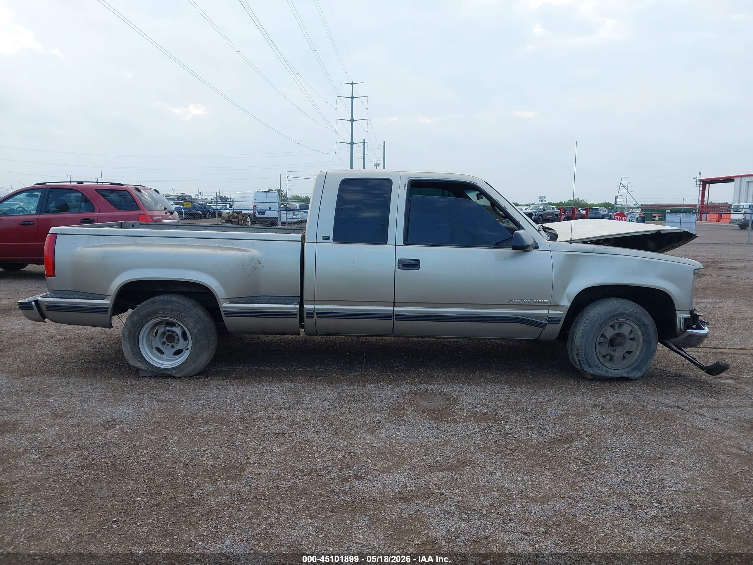 1998 Chevrolet C1500 Fleetside Gold vin: 2GCEC19R8W1187148