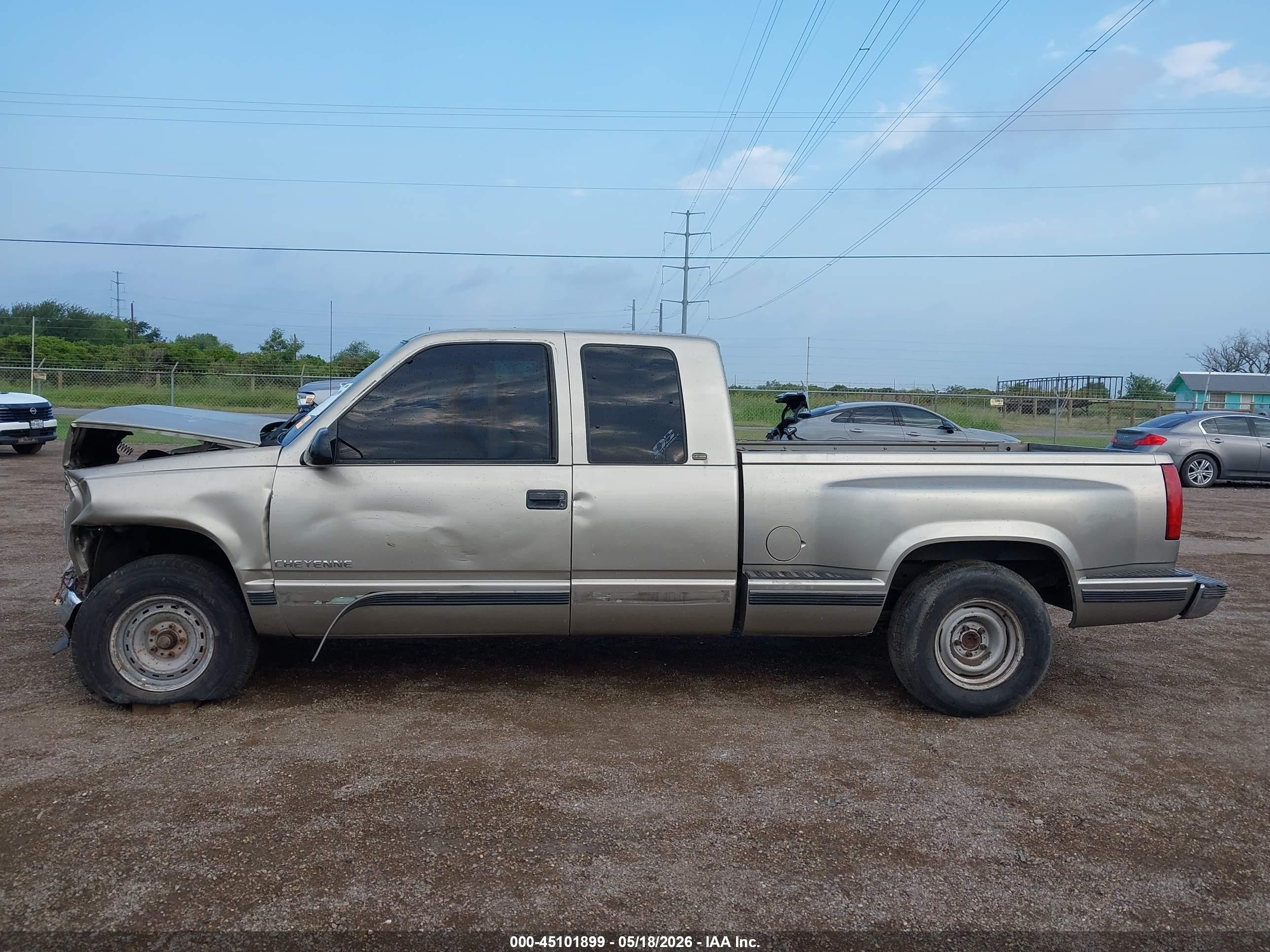 1998 Chevrolet C1500 Fleetside Gold vin: 2GCEC19R8W1187148