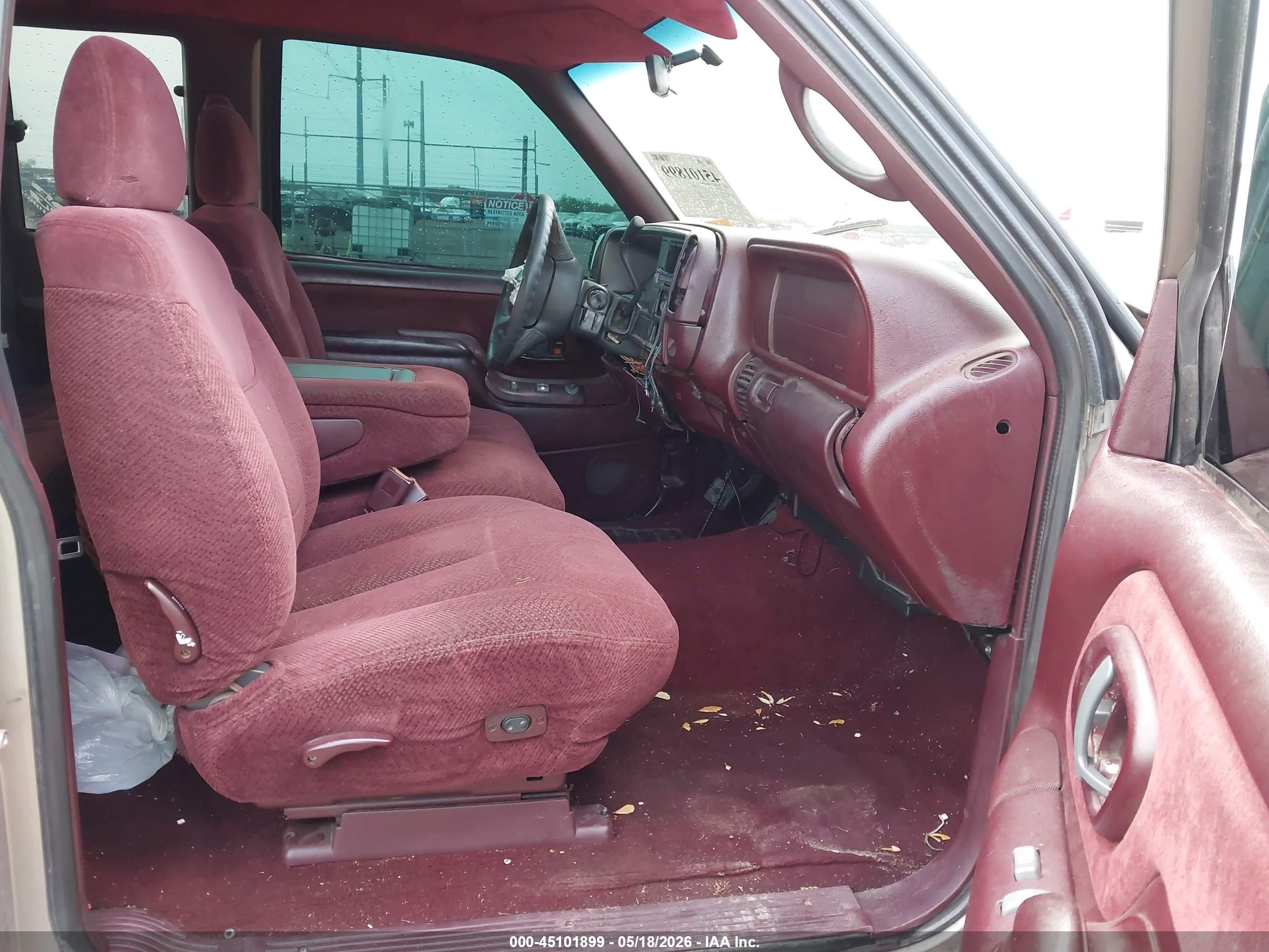 1998 Chevrolet C1500 Fleetside Gold vin: 2GCEC19R8W1187148