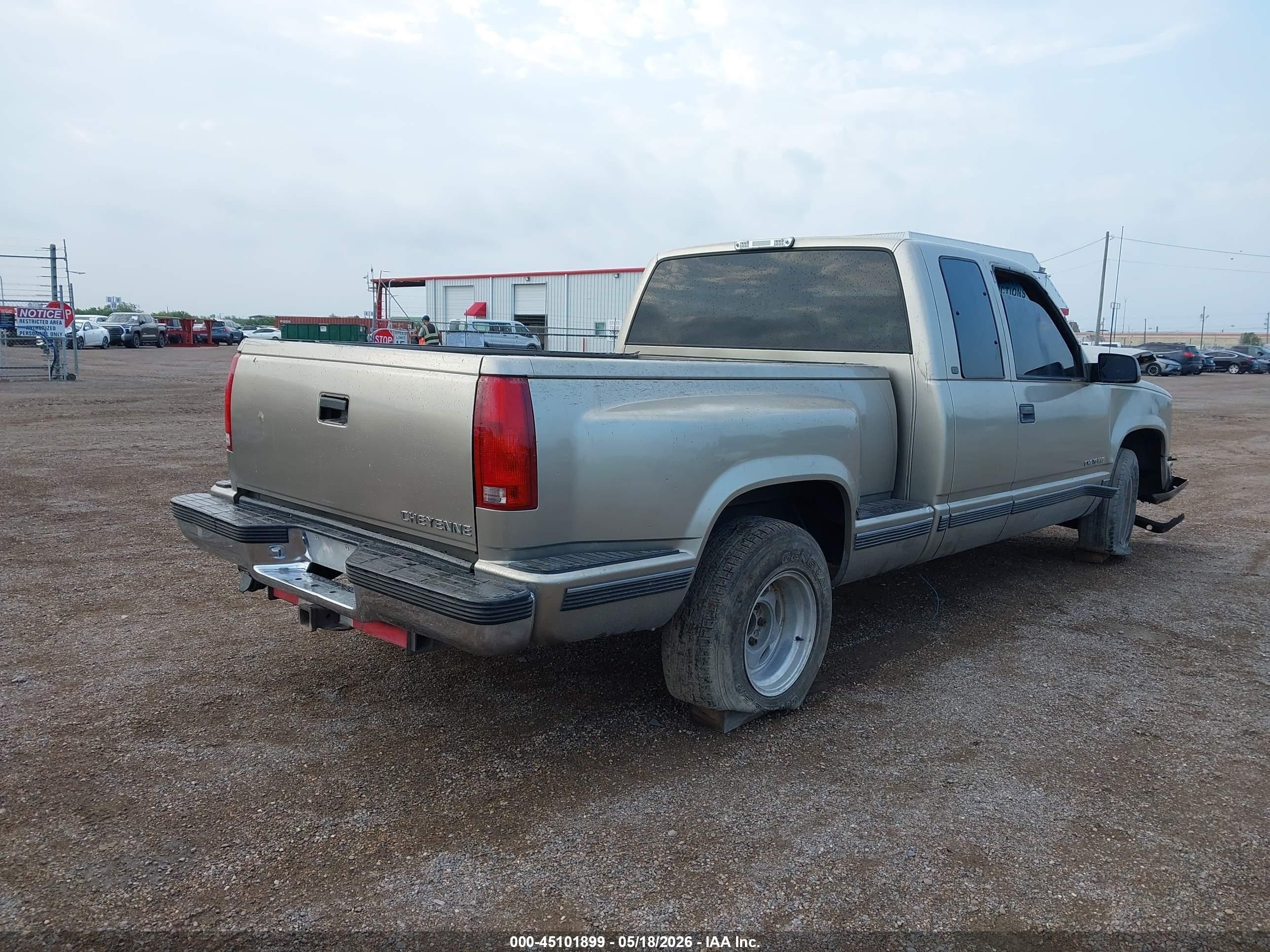 1998 Chevrolet C1500 Fleetside Gold vin: 2GCEC19R8W1187148