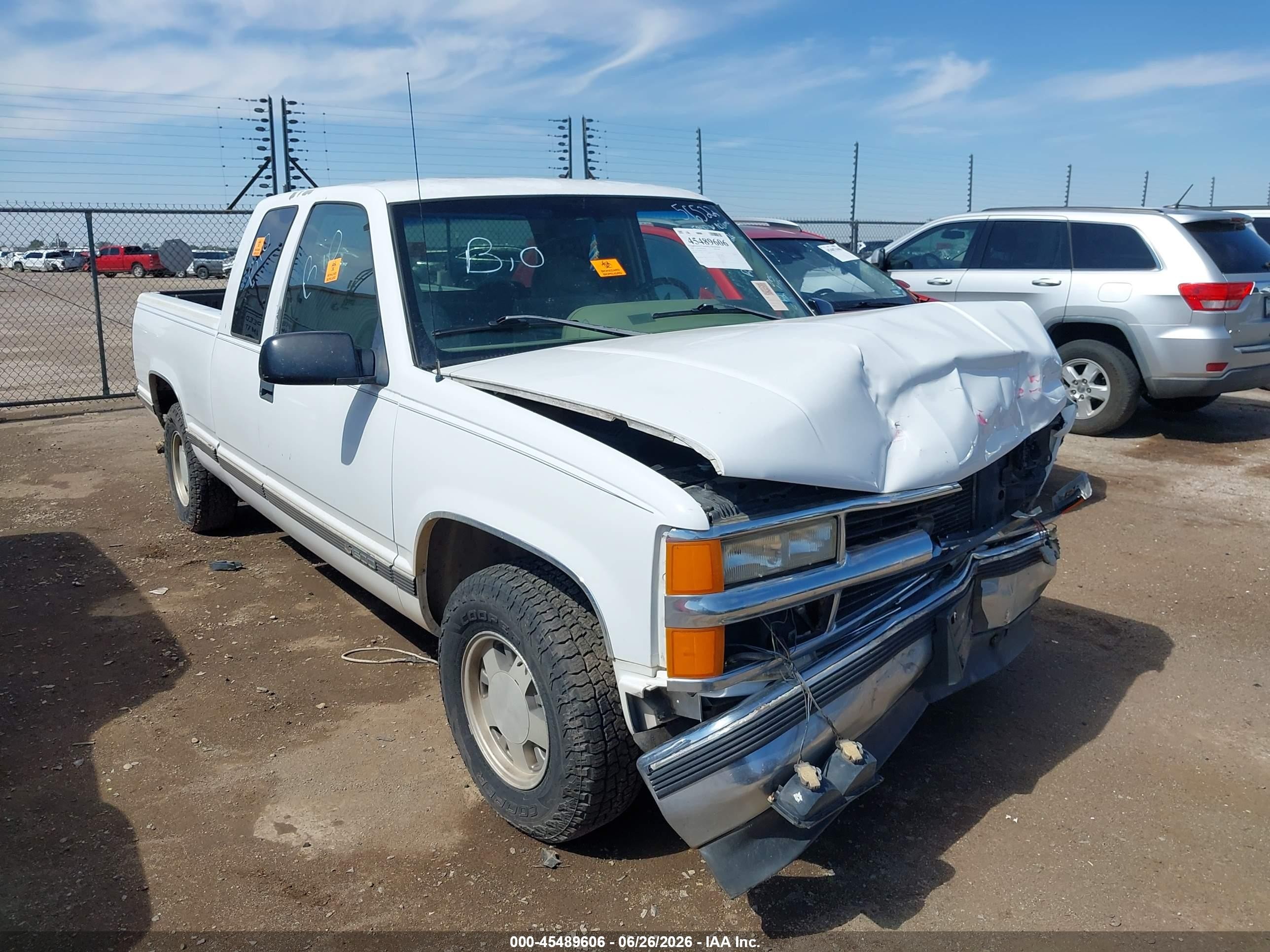 1996 Chevrolet Gmt-400 C1500 White vin: 2GCEC19RXT1199720