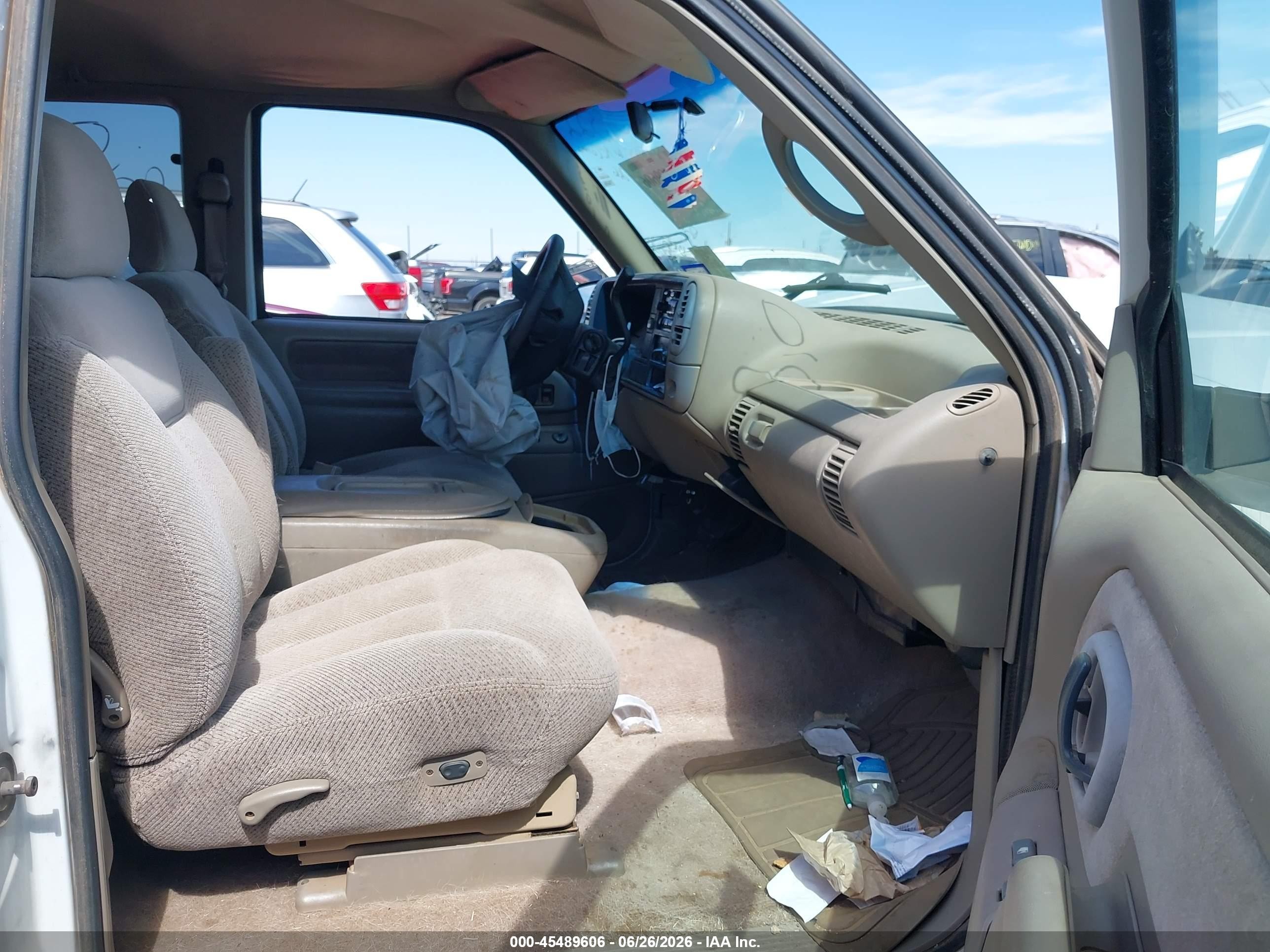 1996 Chevrolet Gmt-400 C1500 Белый vin: 2GCEC19RXT1199720