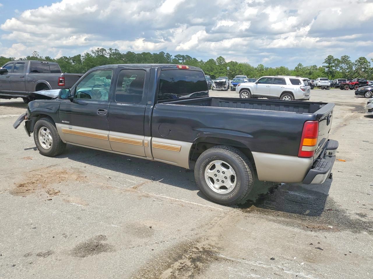 2002 Chevrolet Silverado C1500 Black vin: 2GCEC19T021408778