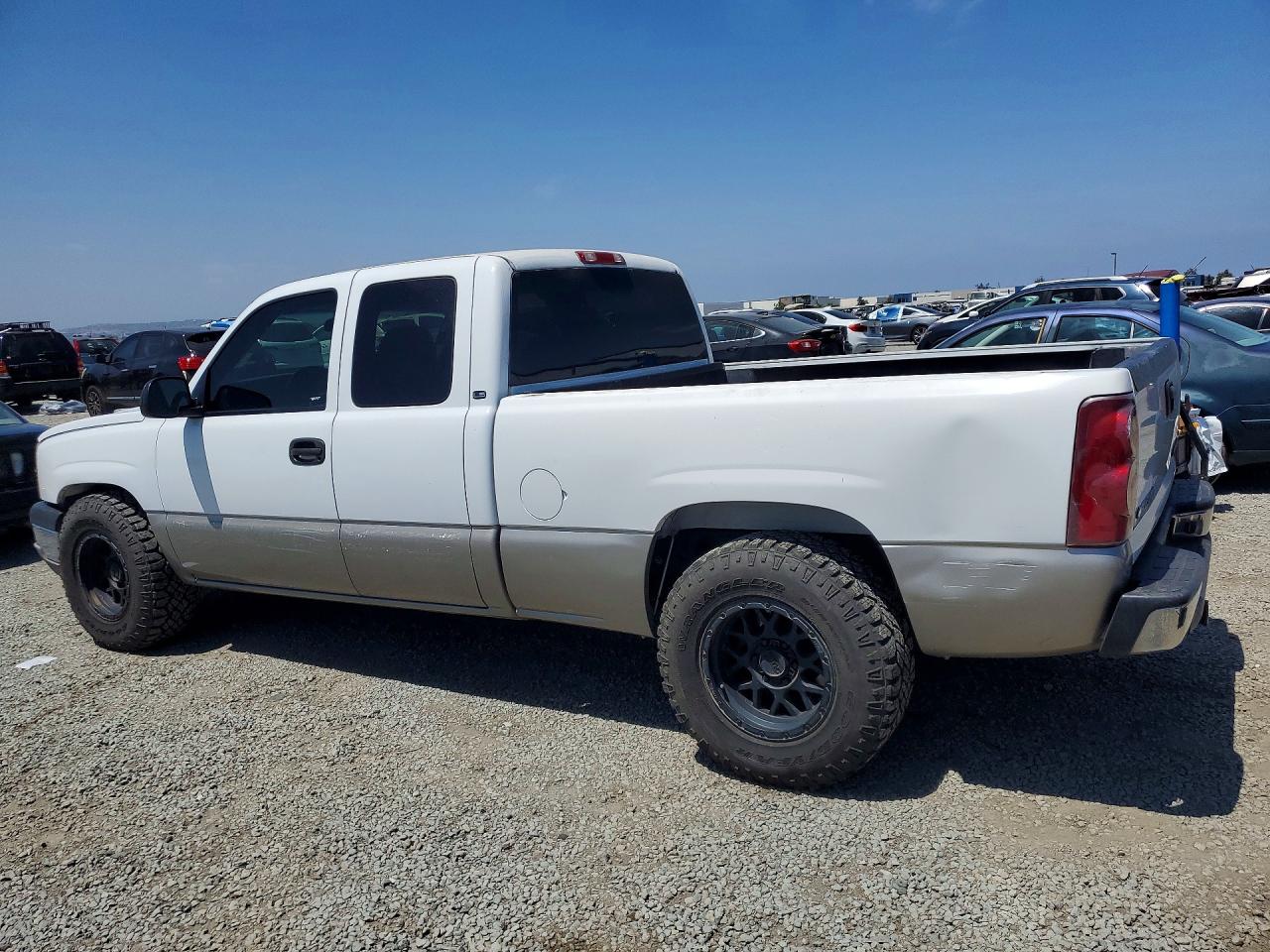 2003 Chevrolet Silverado C1500 Белый vin: 2GCEC19T031169069