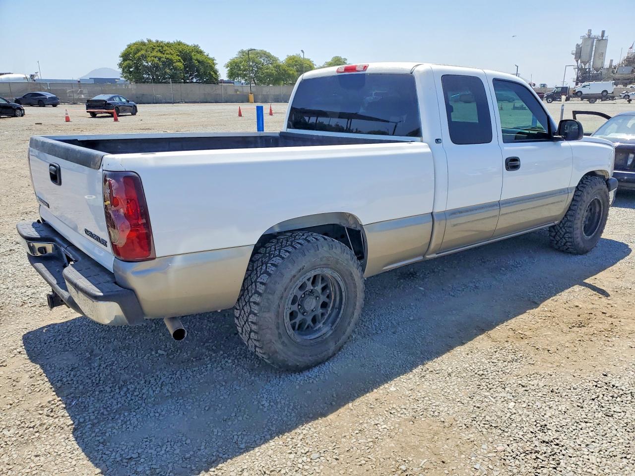 2003 Chevrolet Silverado C1500 Белый vin: 2GCEC19T031169069