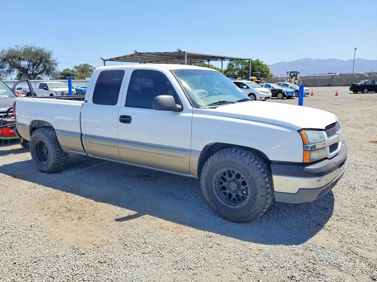 2003 Chevrolet Silverado C1500 Белый vin: 2GCEC19T031169069