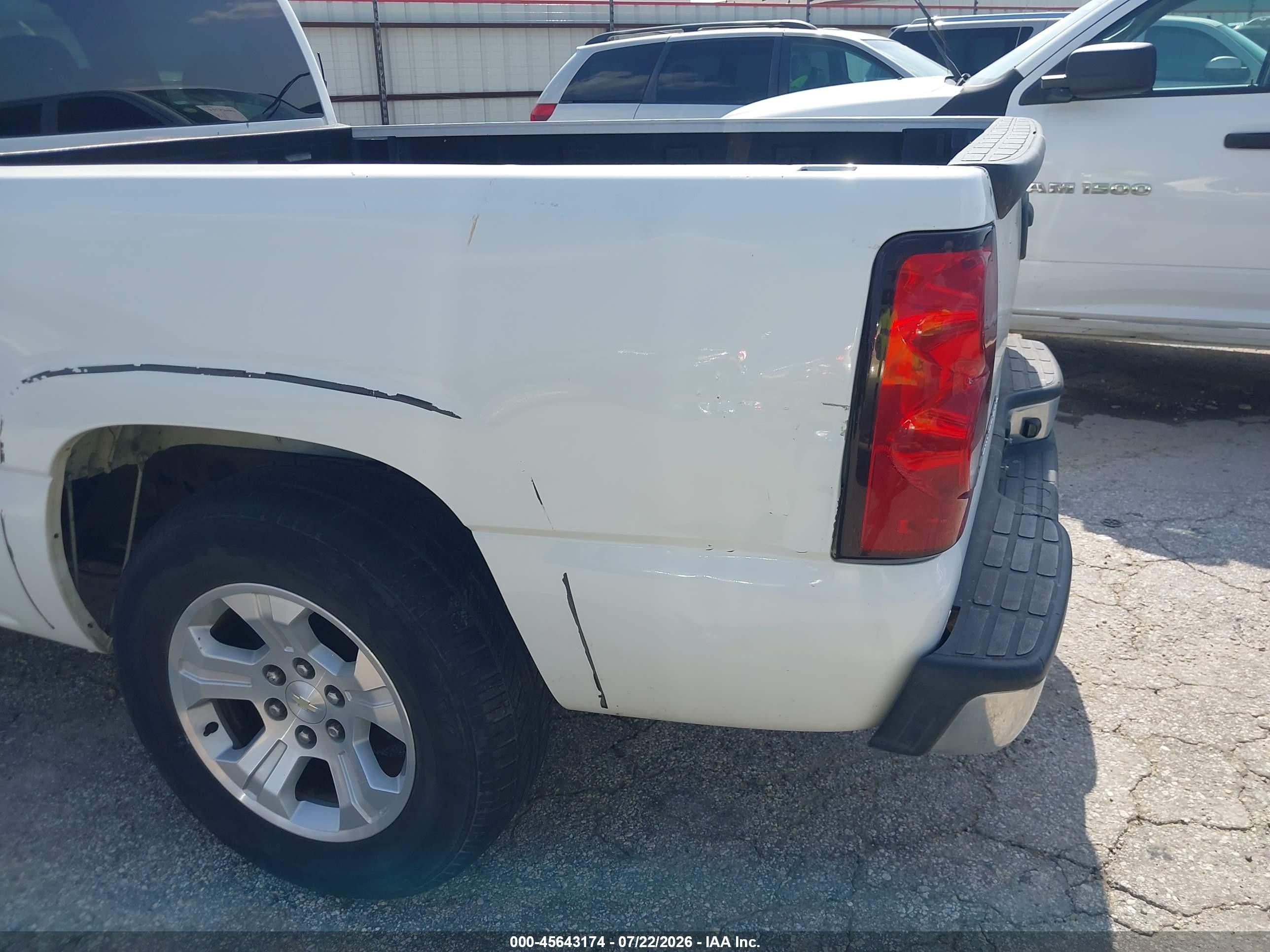 2003 Chevrolet Silverado 1500 Ls White vin: 2GCEC19T031369837