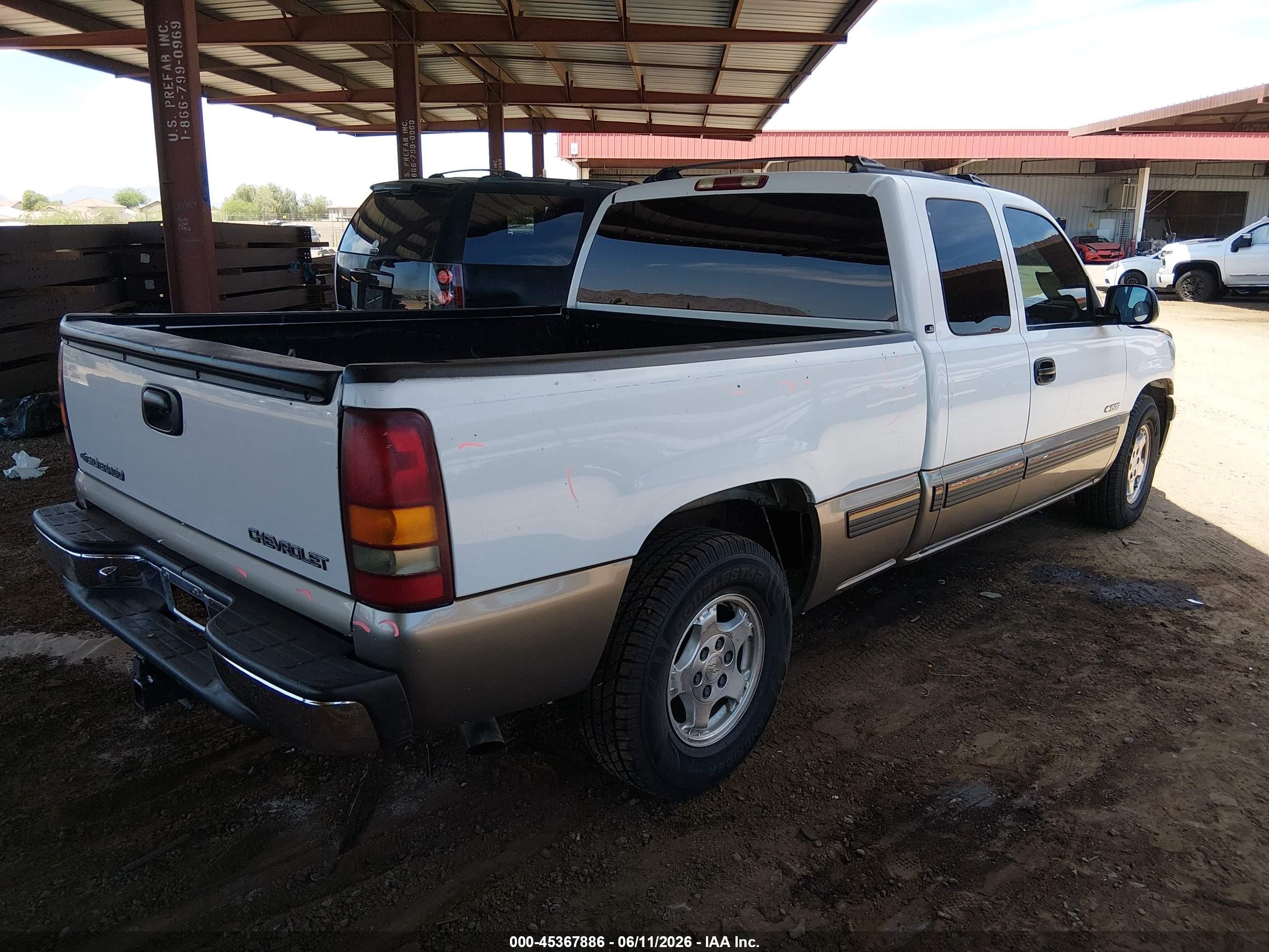 2001 Chevrolet Silverado 1500 Ls White vin: 2GCEC19T111128964