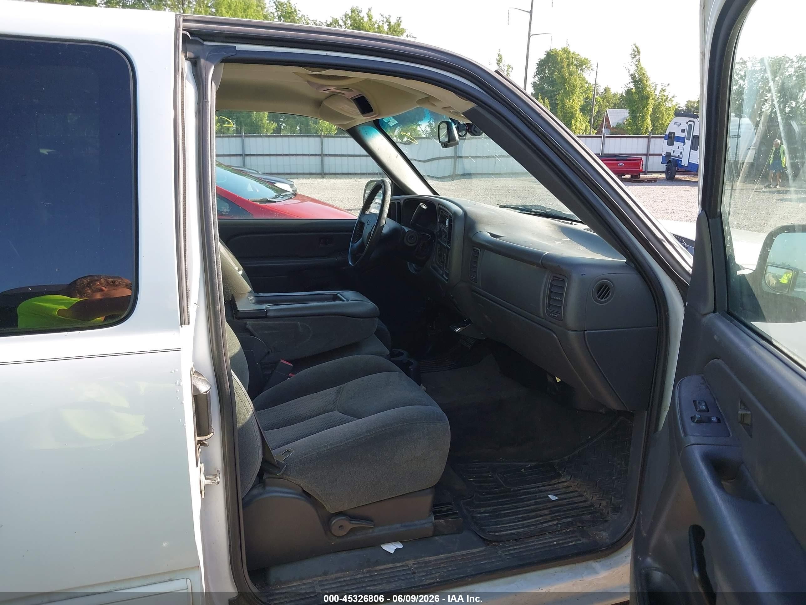 2005 Chevrolet Silverado 1500 Ls White vin: 2GCEC19T151198244