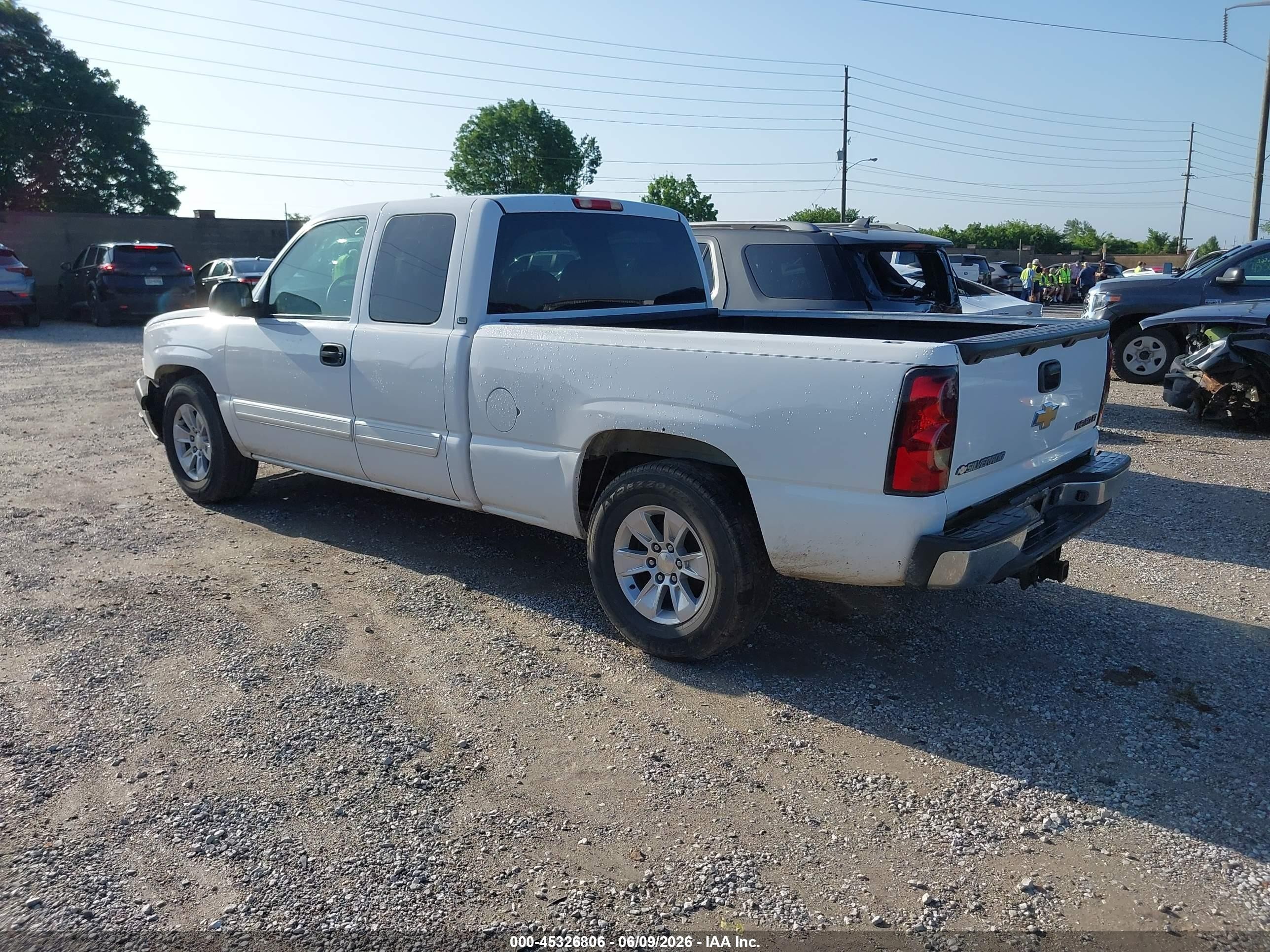 2005 Chevrolet Silverado 1500 Ls White vin: 2GCEC19T151198244
