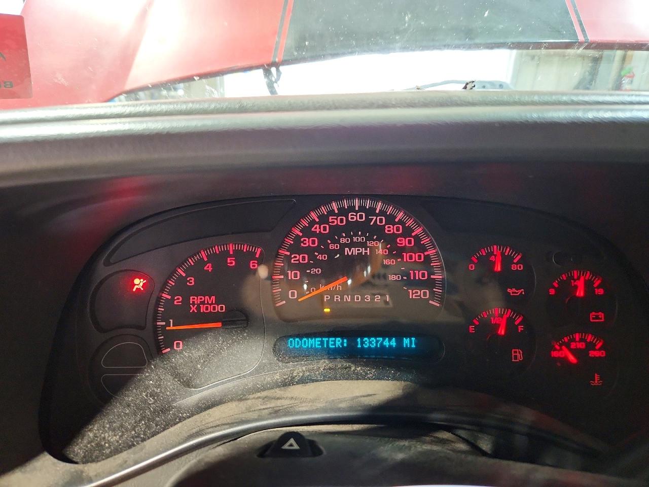 2005 Chevrolet Silverado C1500 Red vin: 2GCEC19T151266090
