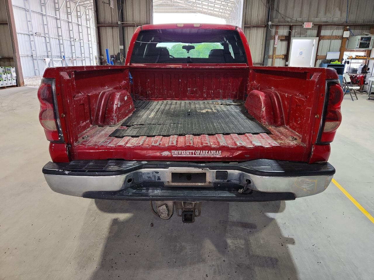 2005 Chevrolet Silverado C1500 Red vin: 2GCEC19T151266090