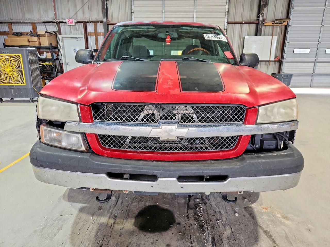 2005 Chevrolet Silverado C1500 Red vin: 2GCEC19T151266090