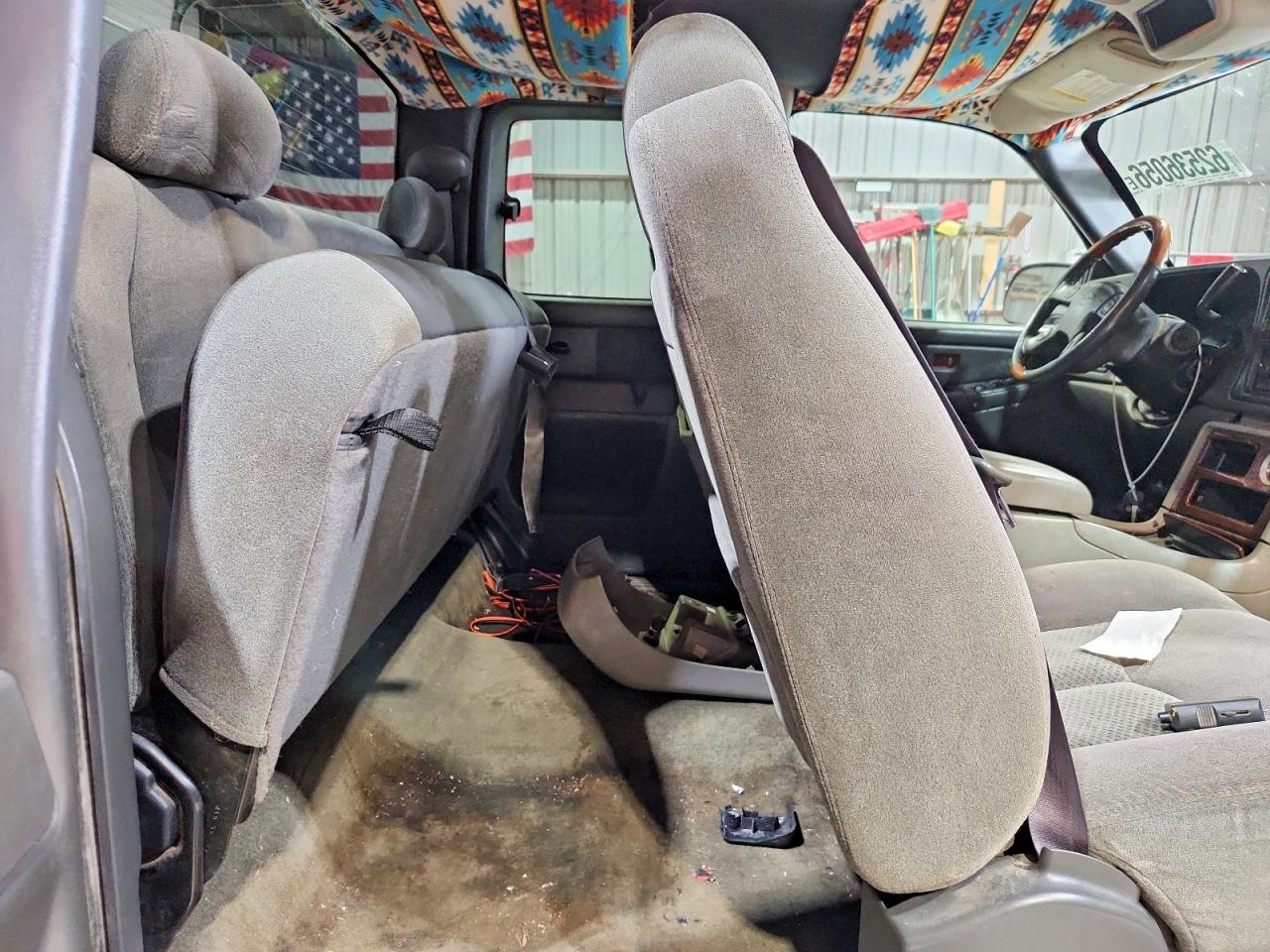 2005 Chevrolet Silverado C1500 Red vin: 2GCEC19T151266090