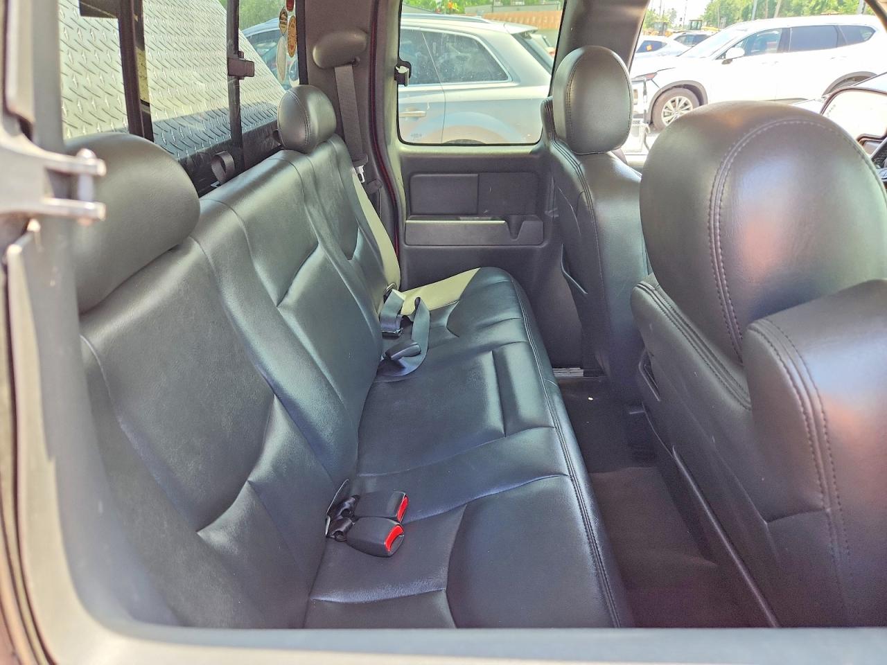 2005 Chevrolet Silverado C1500 Red vin: 2GCEC19T151337661