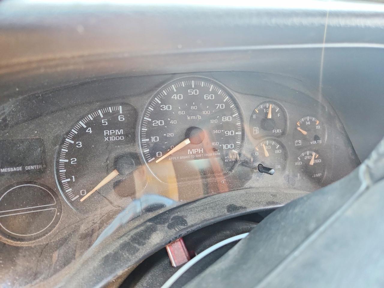 2002 Chevrolet Silverado C1500 Red vin: 2GCEC19T221215600