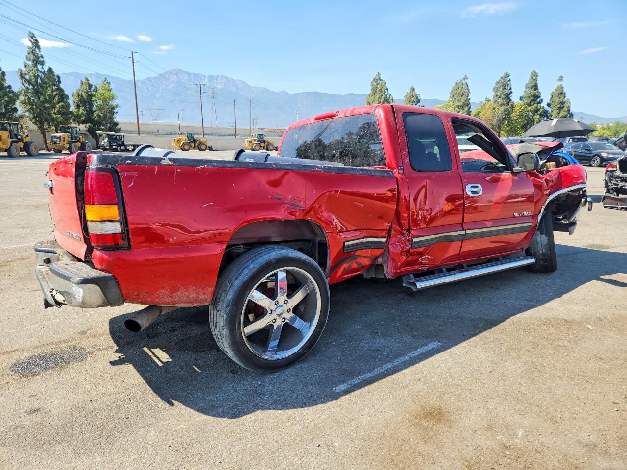 2002 Chevrolet Silverado C1500 Red vin: 2GCEC19T221215600