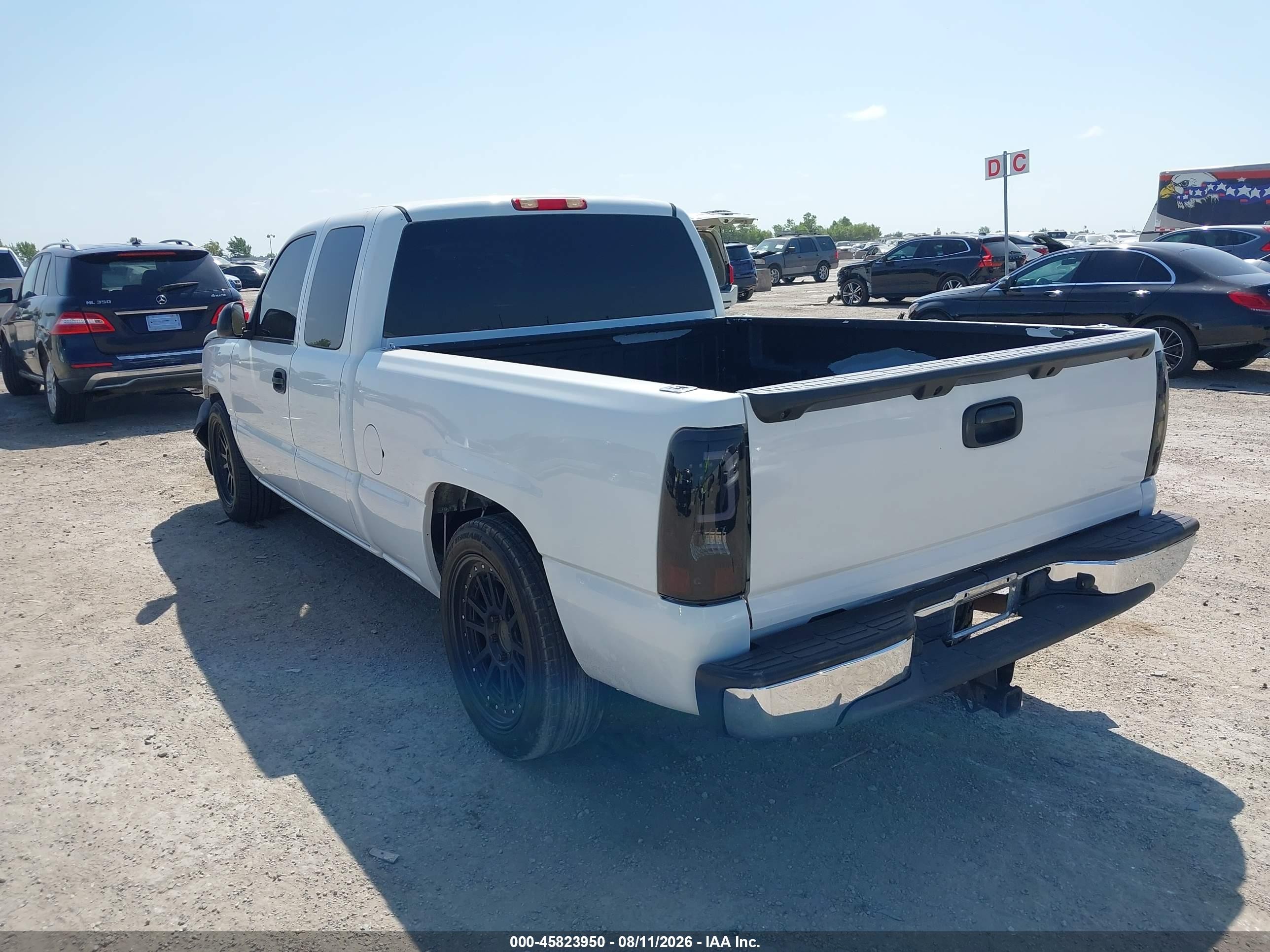 2003 Chevrolet Silverado 1500 Ls White vin: 2GCEC19T231186441
