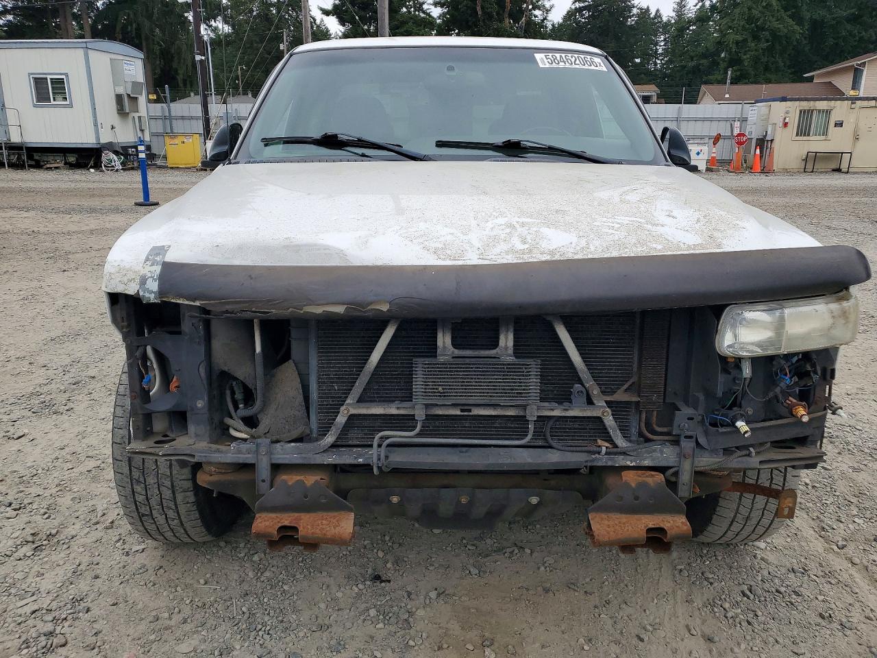 2001 Chevrolet Silverado C1500 White vin: 2GCEC19T311180550