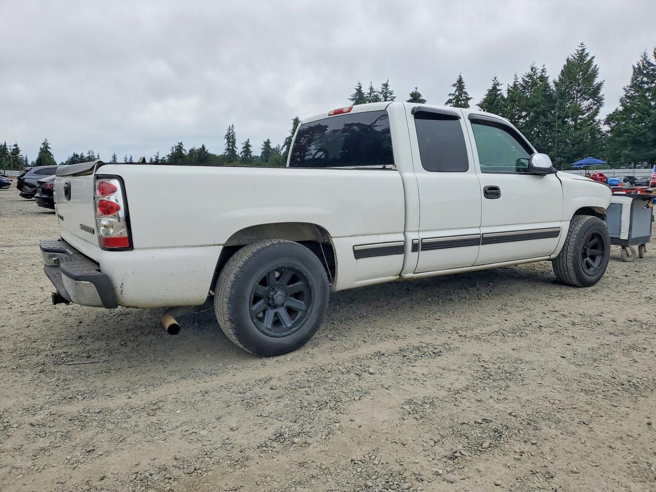2001 Chevrolet Silverado C1500 White vin: 2GCEC19T311180550