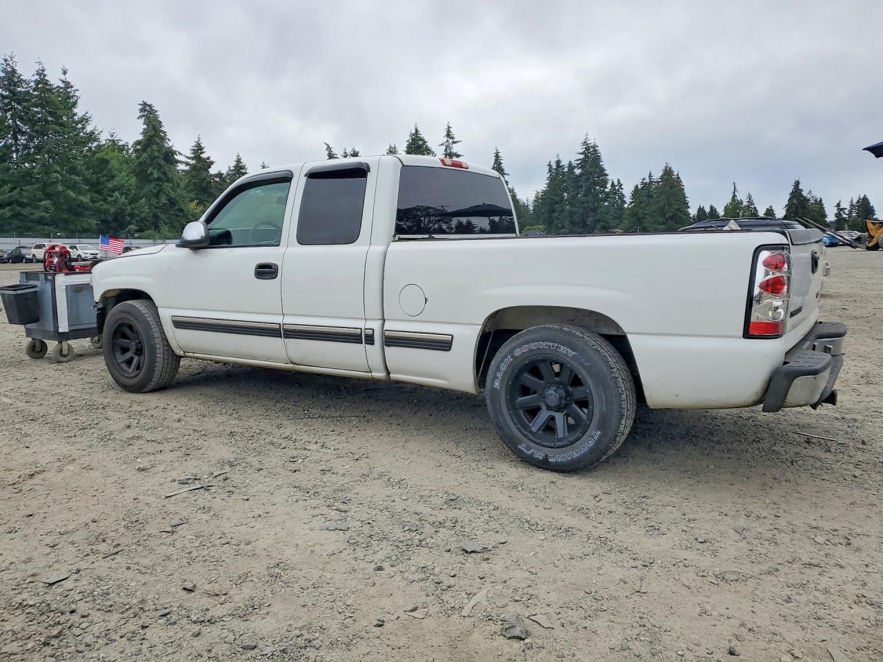 2001 Chevrolet Silverado C1500 White vin: 2GCEC19T311180550