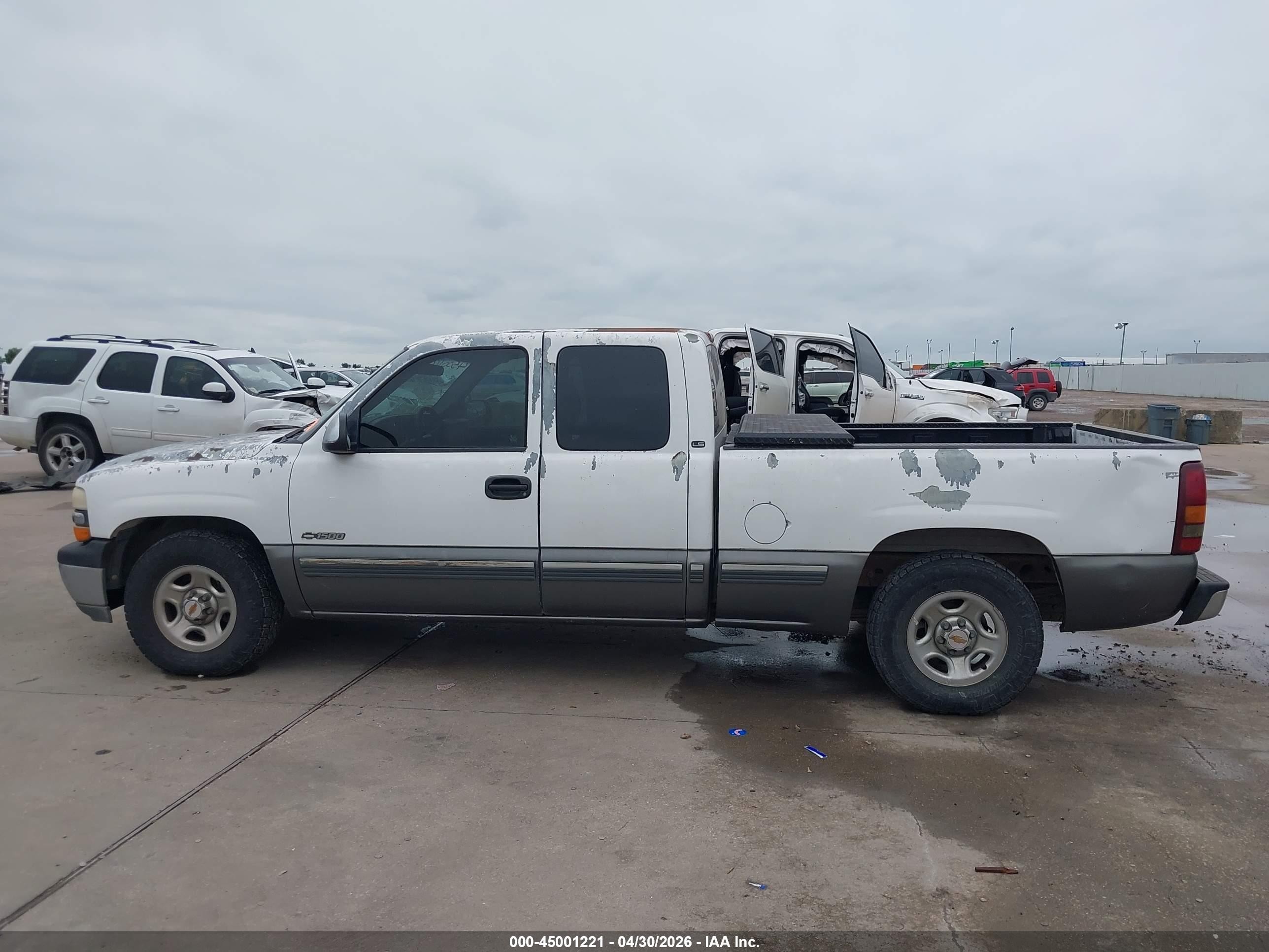 2001 Chevrolet Silverado 1500 Ls White vin: 2GCEC19T311355606