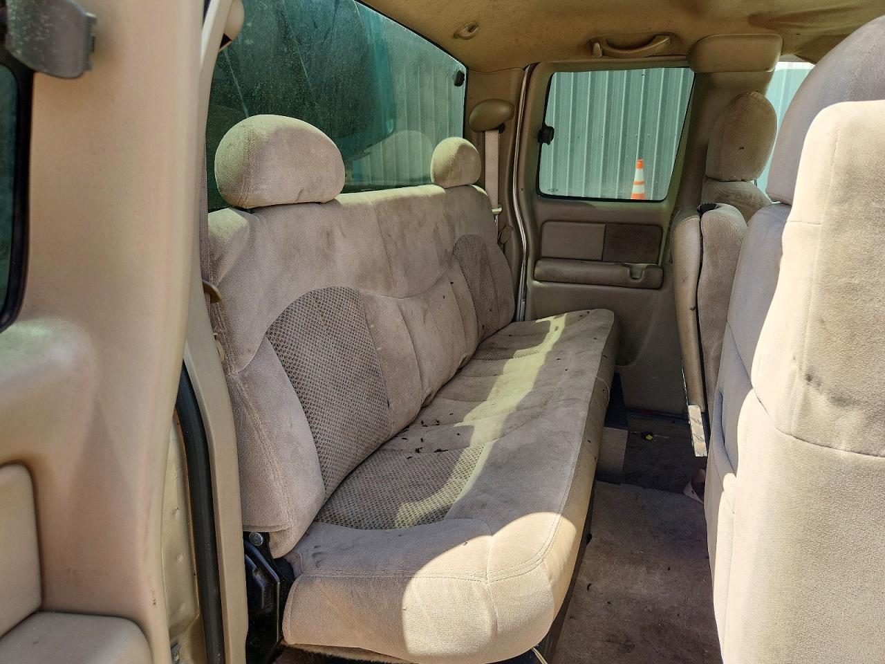 2002 Chevrolet Silverado C1500 Tan vin: 2GCEC19T321366882