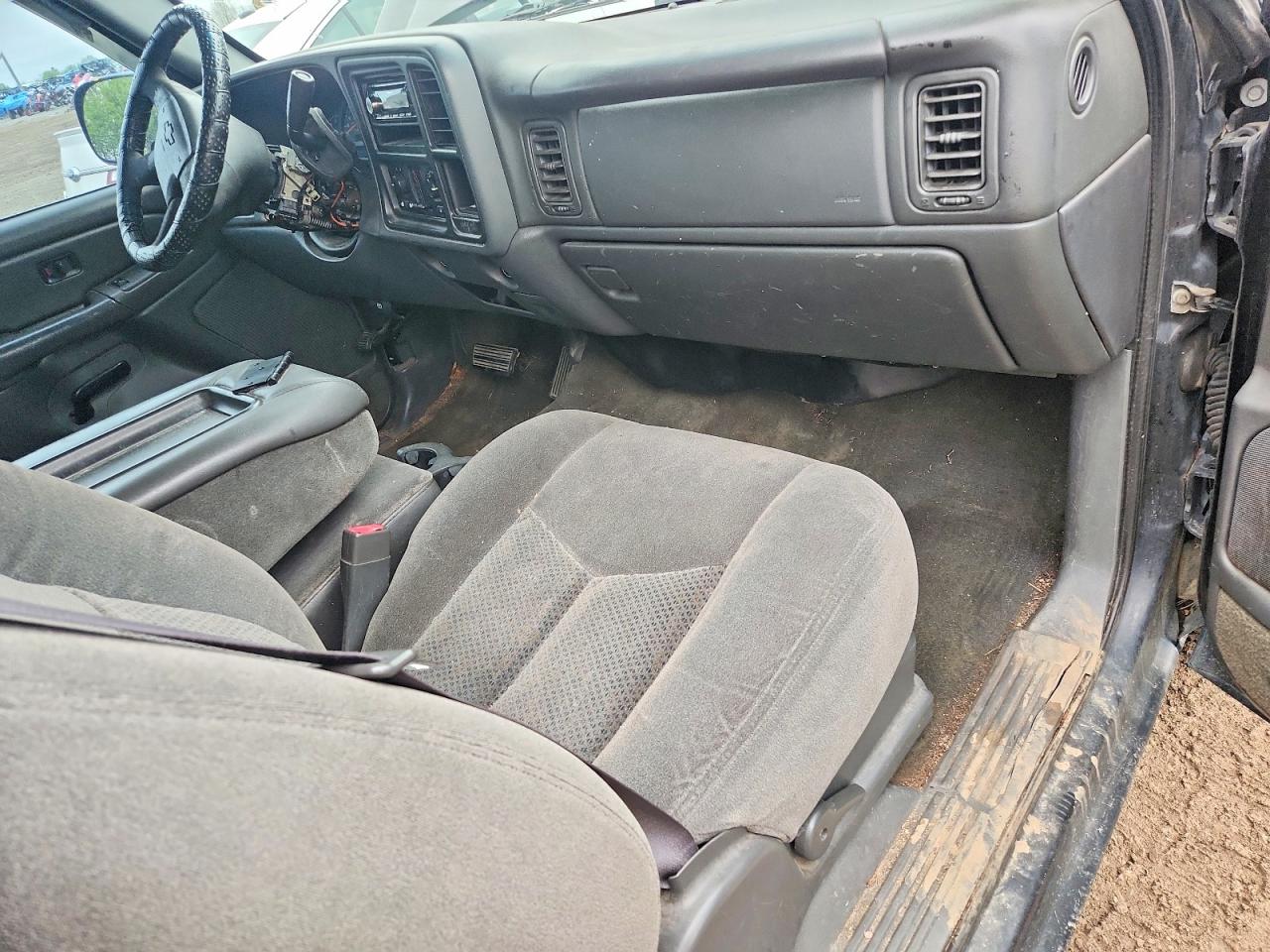 2005 Chevrolet Silverado C1500 Black vin: 2GCEC19T351162782