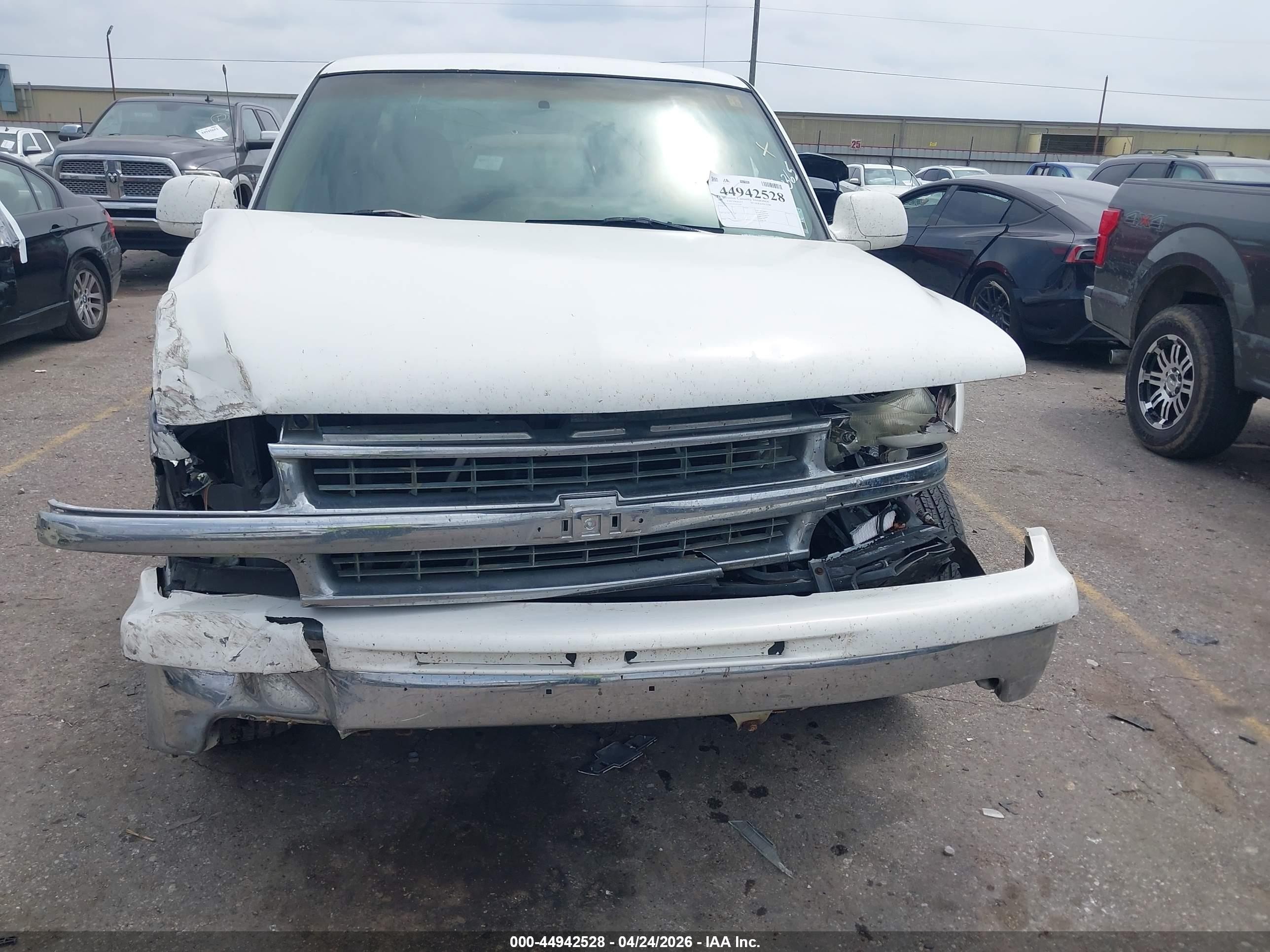 1999 Chevrolet Silverado 1500 Ls White vin: 2GCEC19T3X1252744