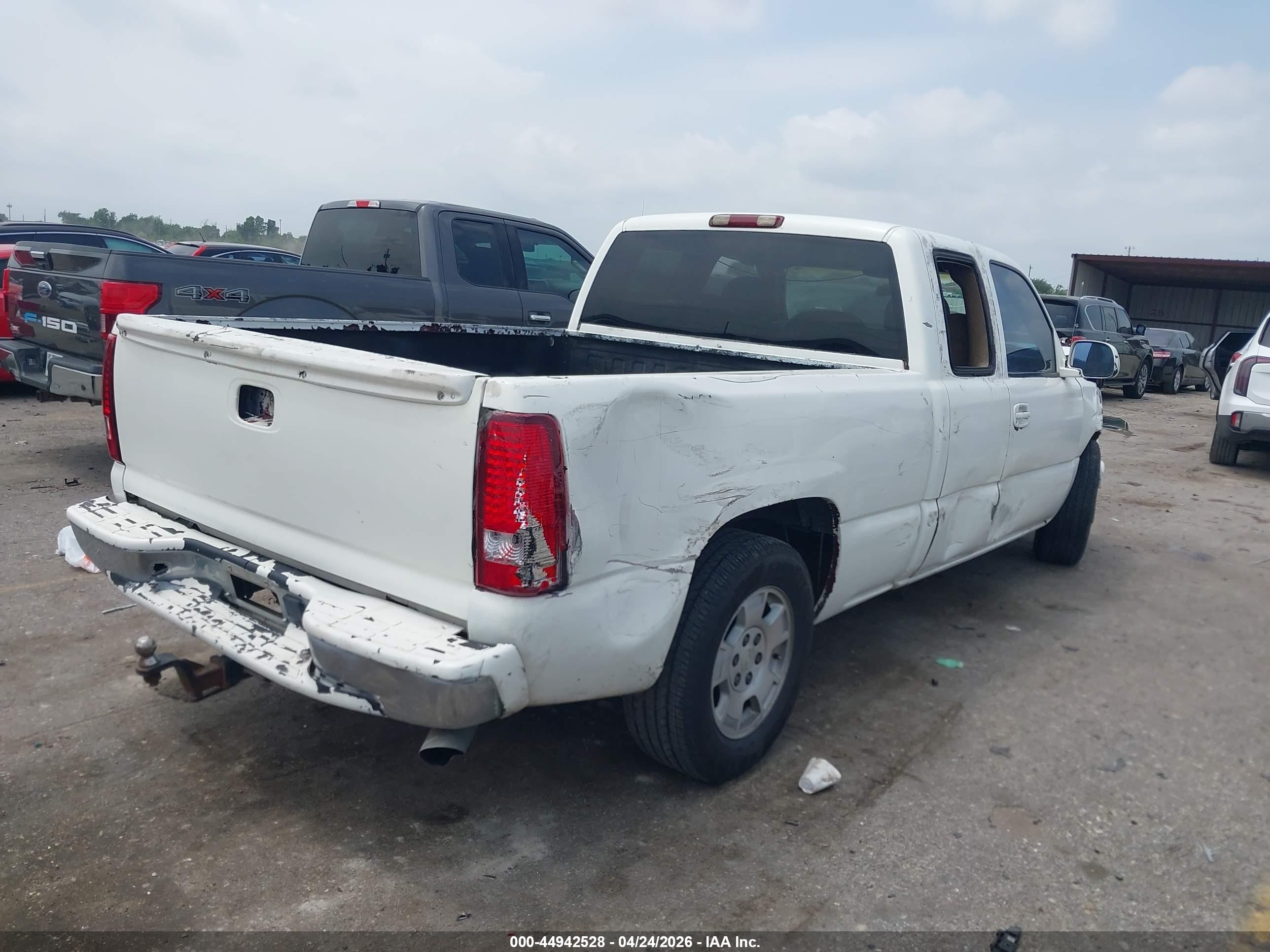 1999 Chevrolet Silverado 1500 Ls White vin: 2GCEC19T3X1252744