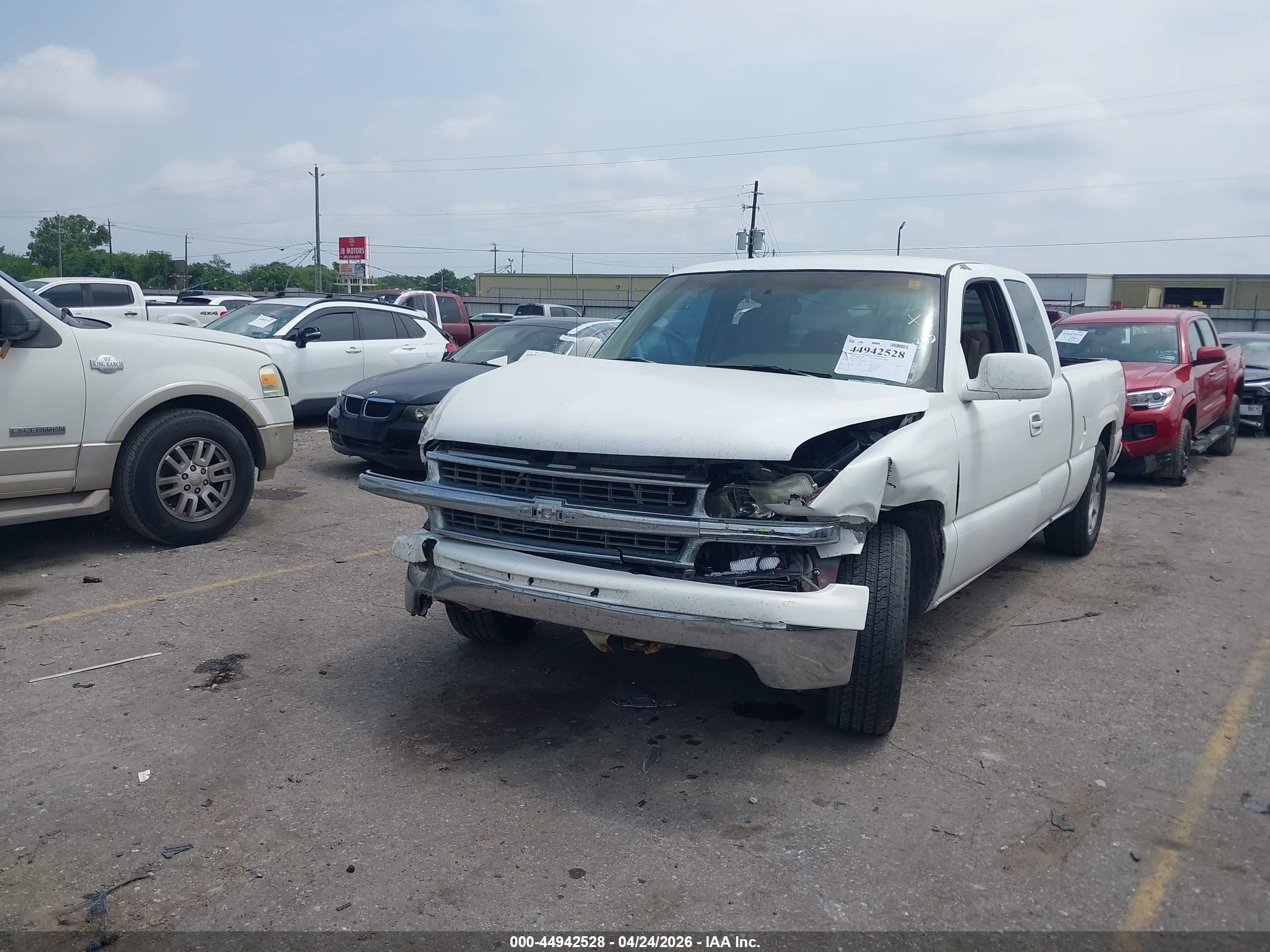 1999 Chevrolet Silverado 1500 Ls White vin: 2GCEC19T3X1252744