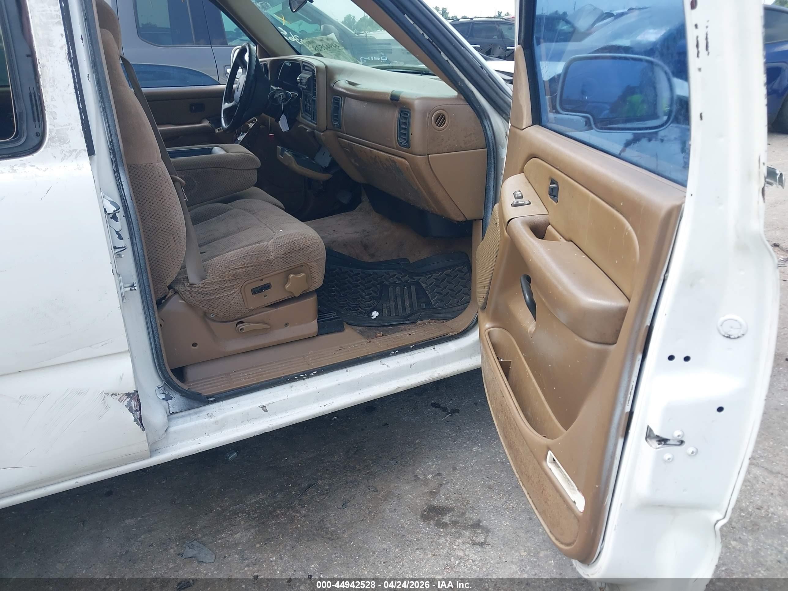 1999 Chevrolet Silverado 1500 Ls White vin: 2GCEC19T3X1252744