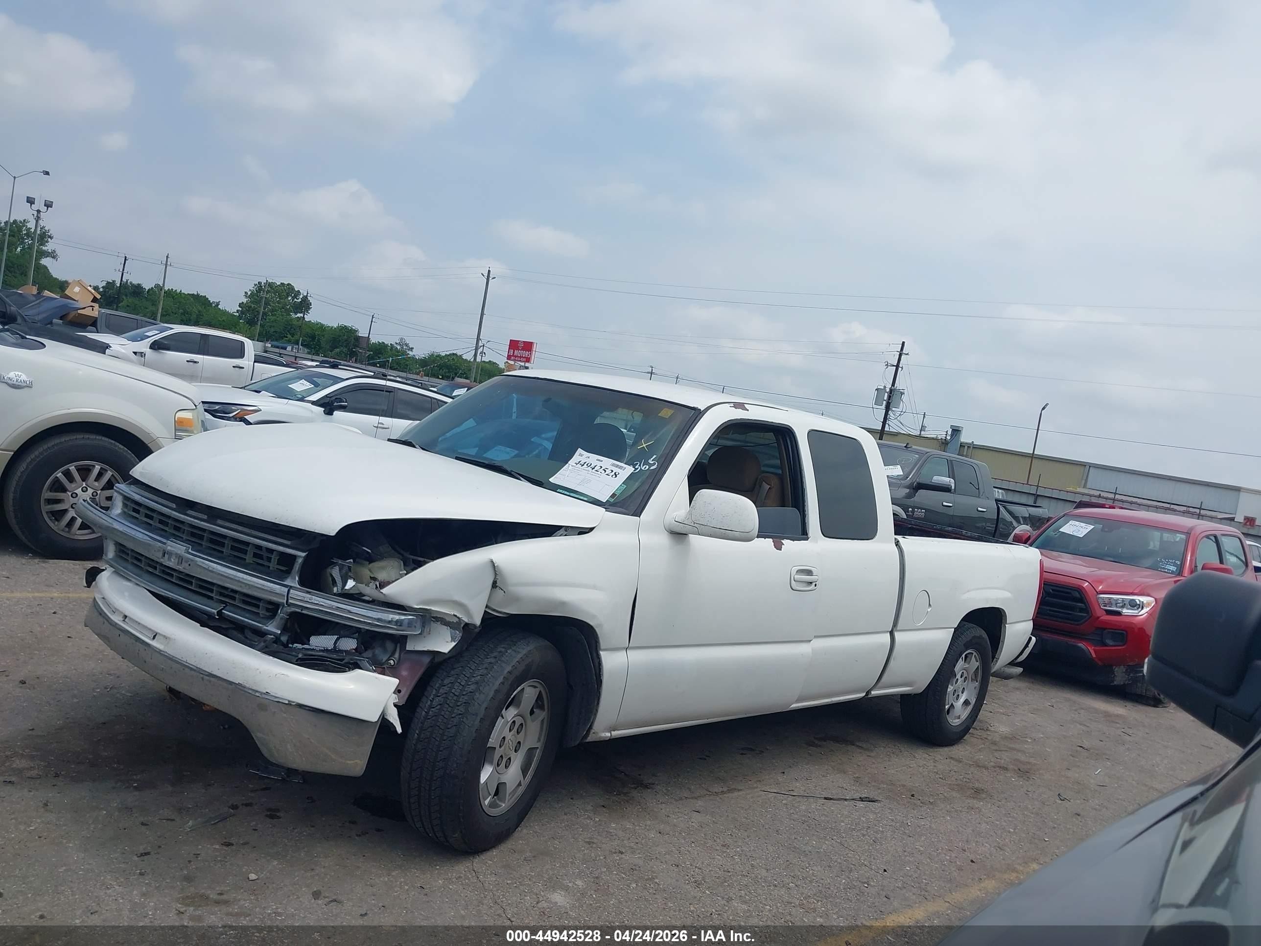 1999 Chevrolet Silverado 1500 Ls White vin: 2GCEC19T3X1252744