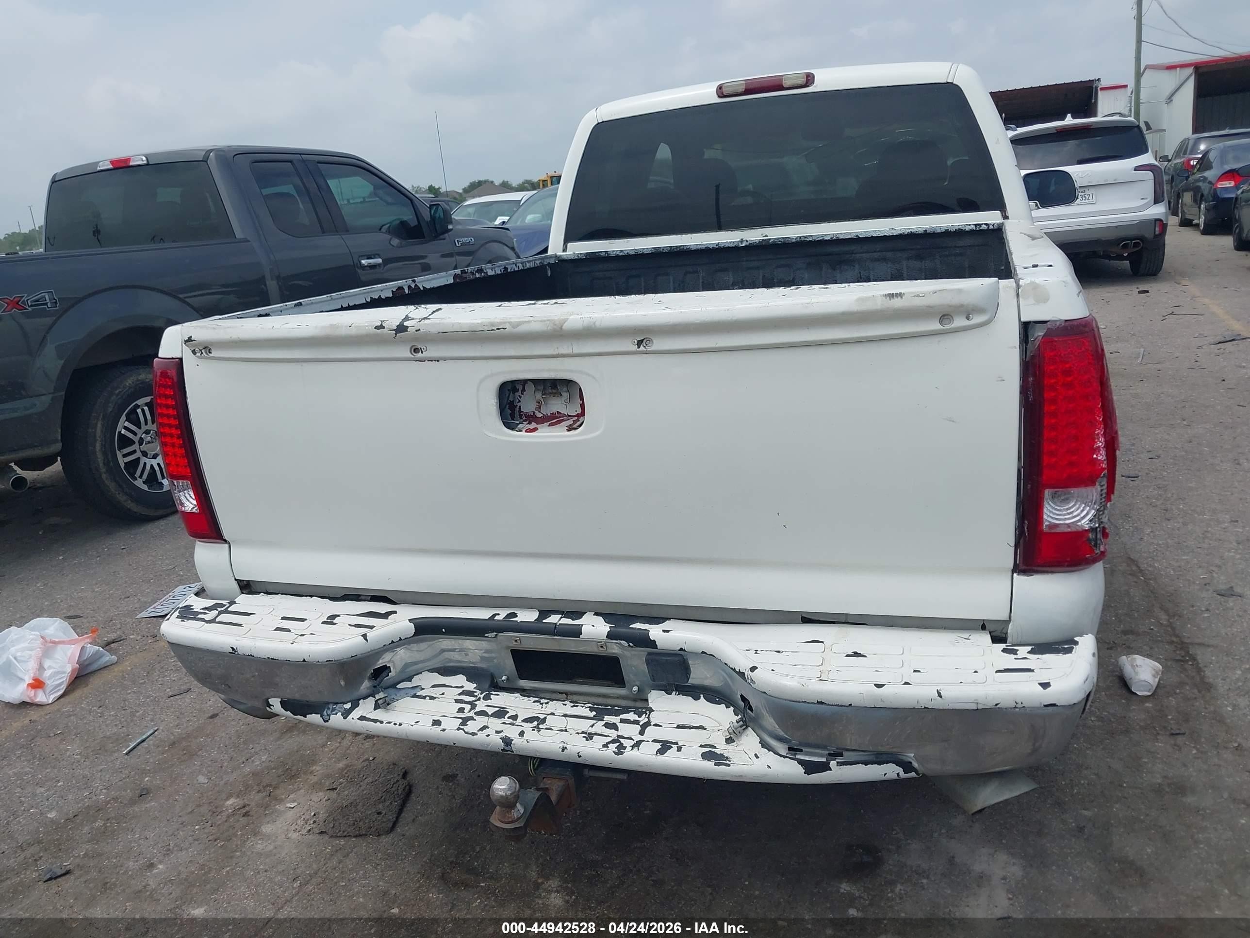 1999 Chevrolet Silverado 1500 Ls White vin: 2GCEC19T3X1252744