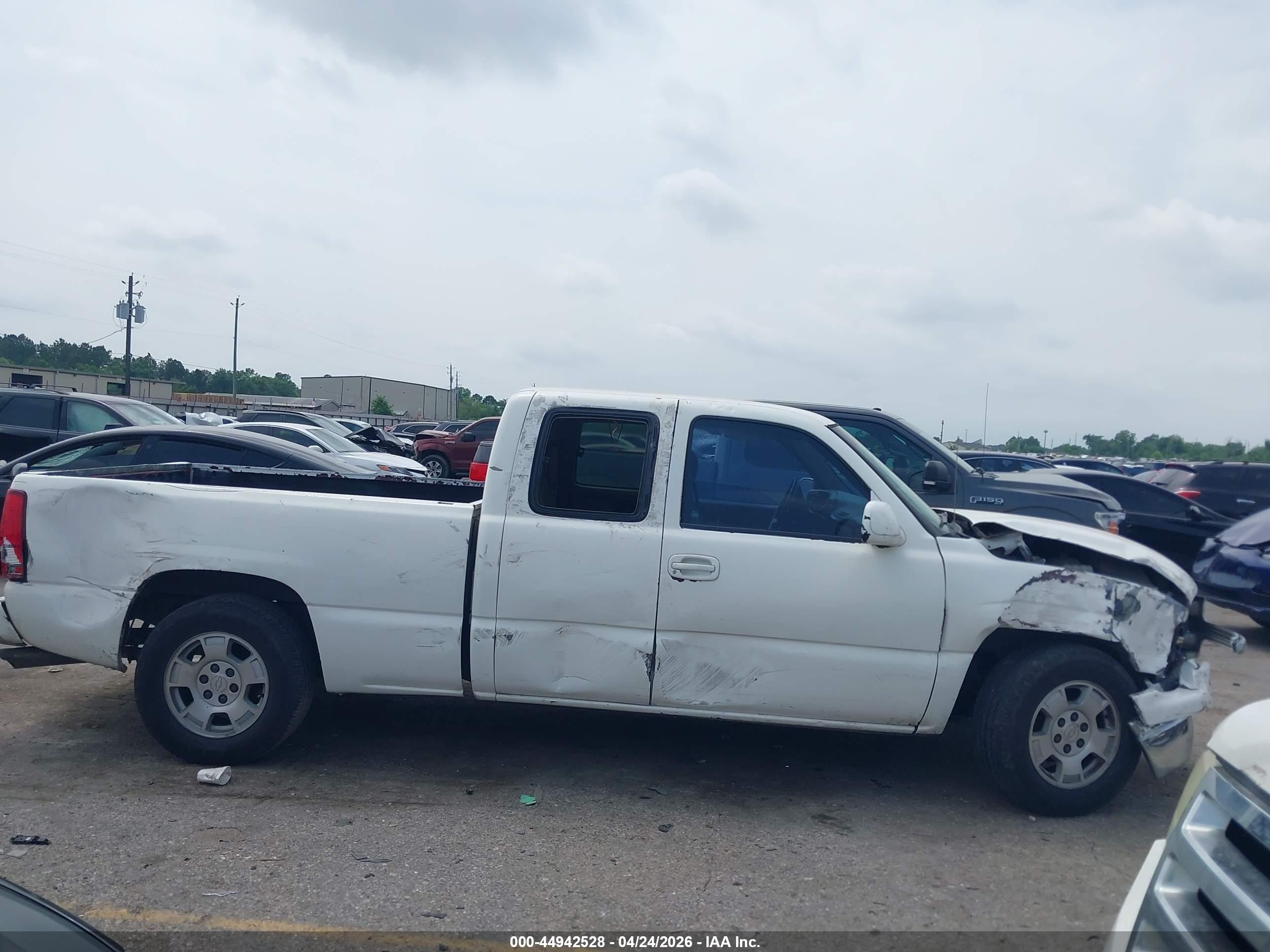 1999 Chevrolet Silverado 1500 Ls White vin: 2GCEC19T3X1252744