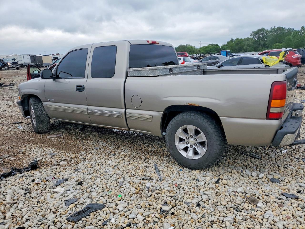 1999 Chevrolet Silverado C1500 Gold vin: 2GCEC19T3X1276154