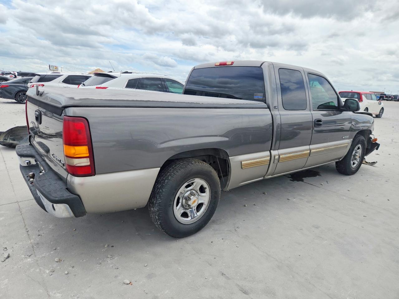 2000 Chevrolet Silverado C1500 Gray vin: 2GCEC19T3Y1223052