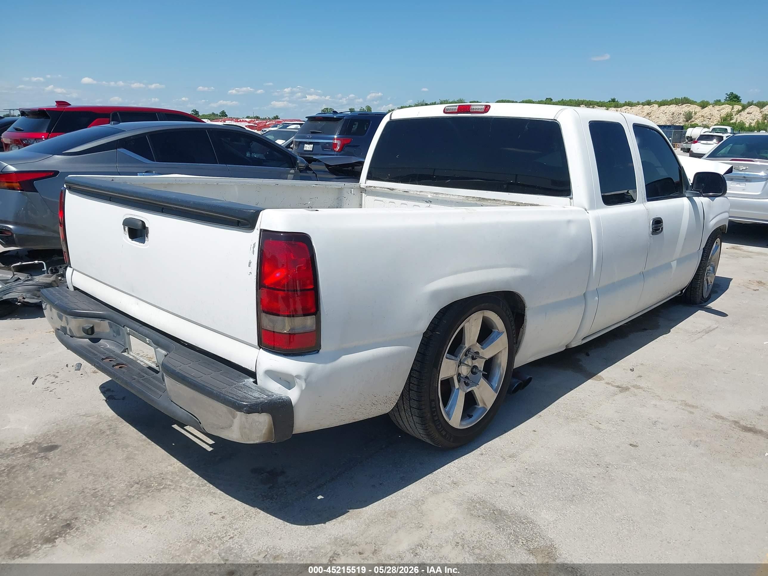 2001 Chevrolet Silverado 1500 Ls White vin: 2GCEC19T411178340